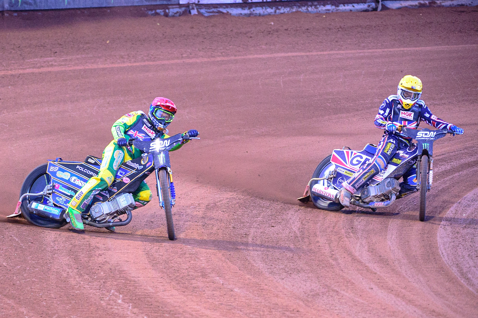 MANCHESTER, UK. OCT 16TH Jason Doyle of Australia (Red) outside Robert Lambert of Great Britain (Yellow) during the Monster Energy FIM Speedway of Nations at the National Speedway Stadium, Manchester on Saturday  16th October 2021. (Credit: Ian Charles | MI News)