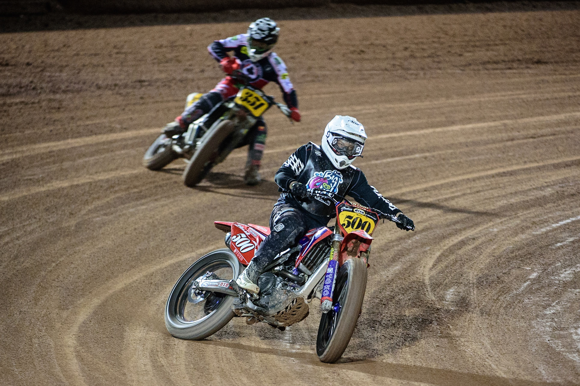 MANCHESTER, UK. OCT 30TH   Rob Mear (500) leads Dan Bewley (351) during the Manchester Masters Sidecar Speedway and Flat Track Racing at the National Speedway Stadium, Manchester on Saturday 30th October 2021. (Credit: Ian Charles | MI News)