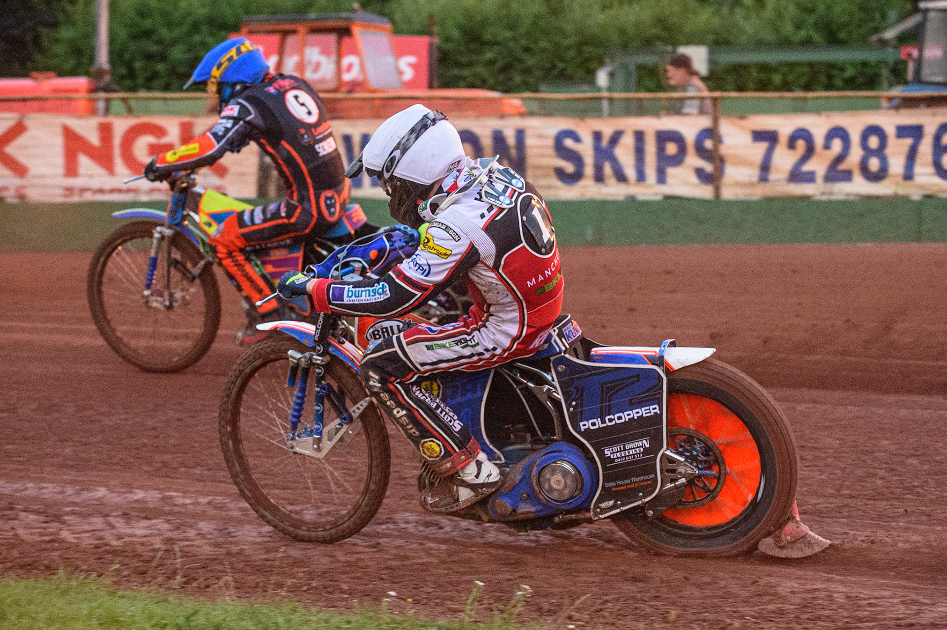 WOLVERHAMPTON, UK. JULY 26TH  Brady Kurtz  (White) chases Rory Schlein   (Blue) during the SGB Premiership match between Wolverhampton Wolves and Belle Vue Aces at the Ladbroke Stadium, Wolverhampton on Monday 26th July 2021. (Credit: Ian Charles | MI News)