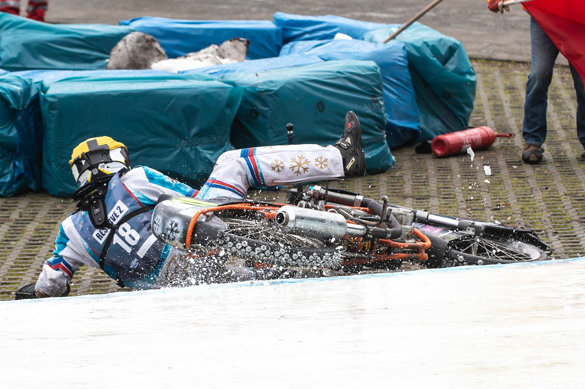 Photo: Ian Charles

Marc Geyer (18) gets into difficulties

FIM Ice Speedway Gladiators World Championship, Final 3.2, Horst-Dohm Eisstadion, Berlin, Germany Sunday  3  March  2019