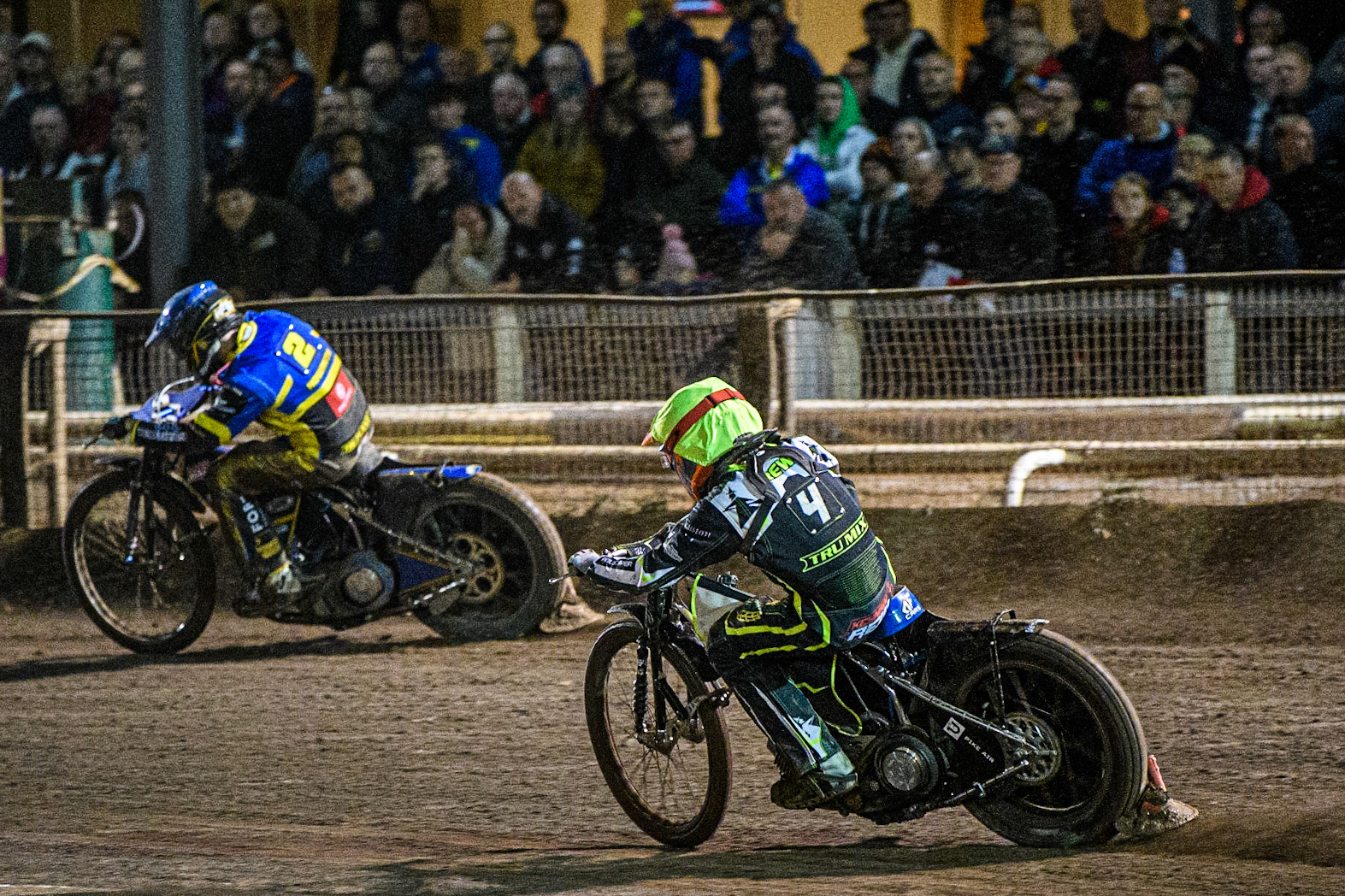 Keynan Rew (Yellow) chases Kyle Howarth(Blue) during the Sports Insure Premiership Grand Final Second Leg match between Sheffield Tigers and Ipswich Witches at Owlerton Stadium, Sheffield on Thursday 5th October 2023. (Photo: Ian Charles | MI News)