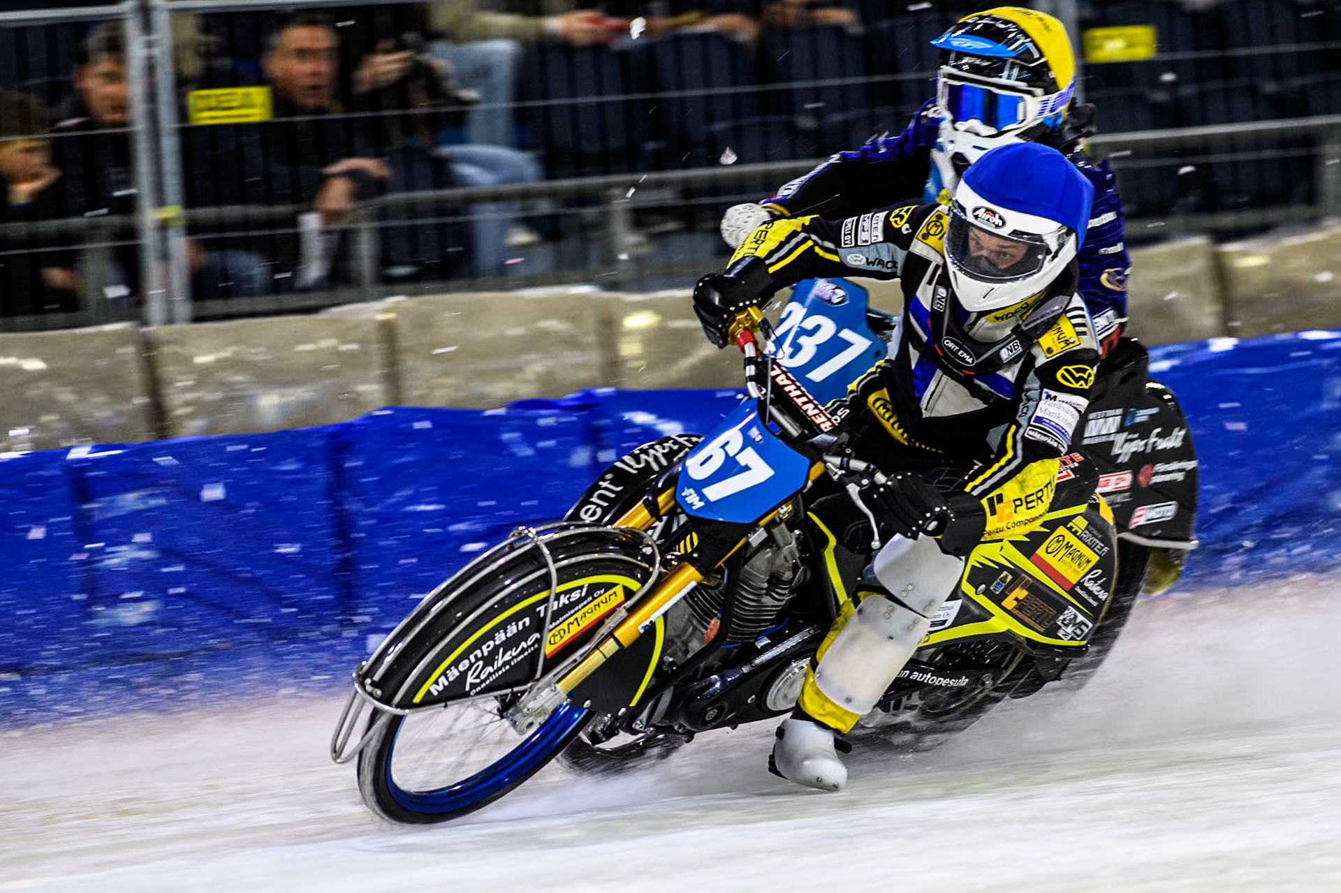 Finland's Heikki Huusko (67) in Blue leading Sweden's Jimmy Hörnell Lidfalk (237) in Yellow during the FIM Ice Speedway Gladiators World Championship Final 4 at Ice Rink Thialf, Heerenveen on Sunday 7th April 2024. (Photo: Ian Charles | MI News)