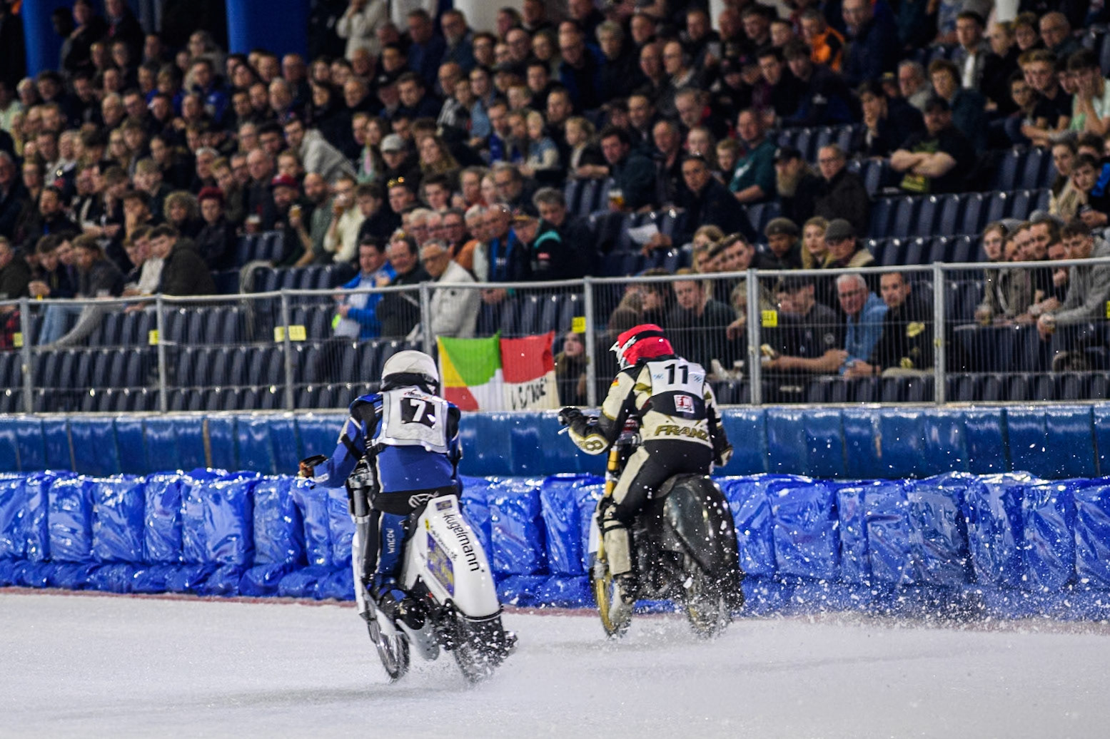 Reinhard Greisel of Germany in White chases Franz Mayerbüchler of Germany in Red during the Roelof Thijs Bokaal, Ice Rink Thialf, Heerenveen, Netherlands on Friday 4th April 2025. (Photo: Ian Charles | MI News)