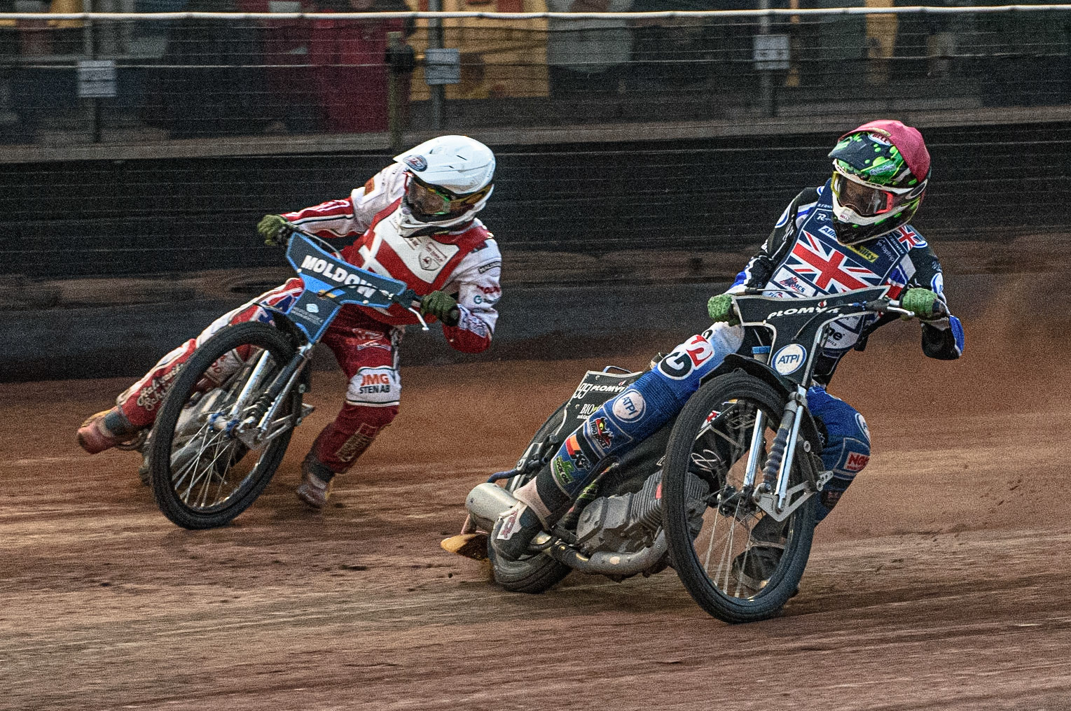 GLASGOW, UK. JUNE 19TH.  Dan Bewley (Great Britain) (Red) leads Rasmus Jensen (Denmark) in the run off for the final qualifying place during the FIM Speedway Grand Prix Qualifying Round at the Peugeot Ashfield Stadium, Glasgow on Saturday 19th June 2021. (Credit: Ian Charles | MI News)