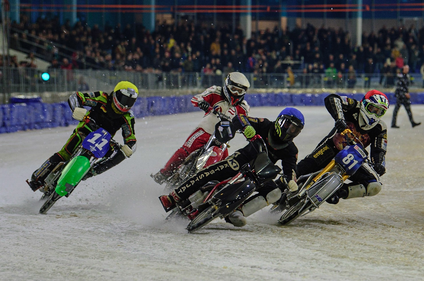 HEERENVEEN, NL. APR 1. Final: Henri Ahlbom (Blue) leads Jimmy Olsén (Red), Benedikt Monn (Yellow) and Martin Posch (White)  during the ROLOEF THIJS BOKAAL  at Ice Rink Thialf, Heerenveen on Friday 1st April 2022. (Credit: Ian Charles | MI News)