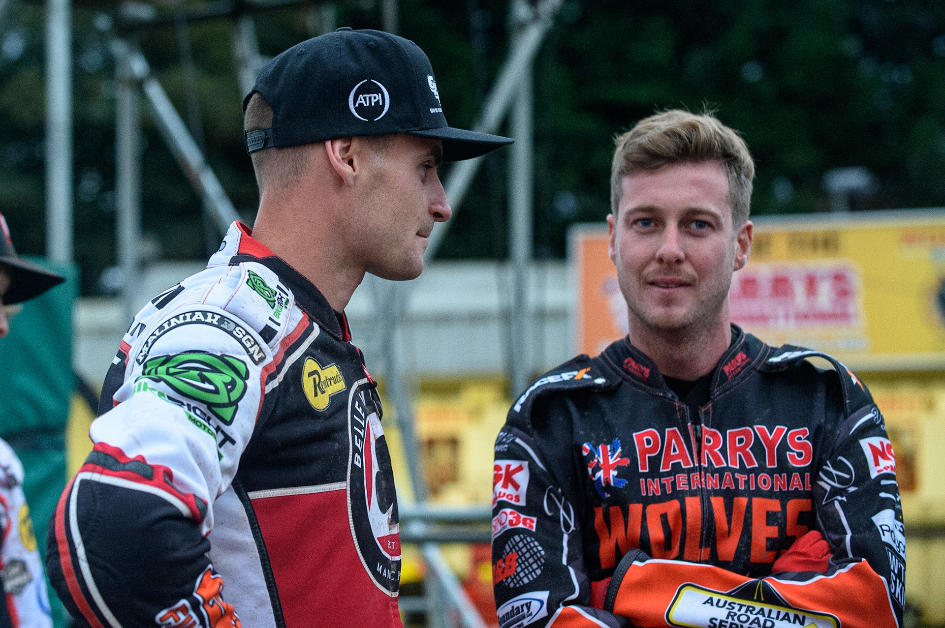 WOLVERHAMPTON, UK. AUGUST 30TH. Steve Worrall  (left) chats with Ryan Douglas during the SGB Premiership match between Wolverhampton Wolves and Belle Vue Aces at Monmore Green Stadium, Wolverhampton on Monday 30th August 2021. (Credit: Ian Charles | MI News)