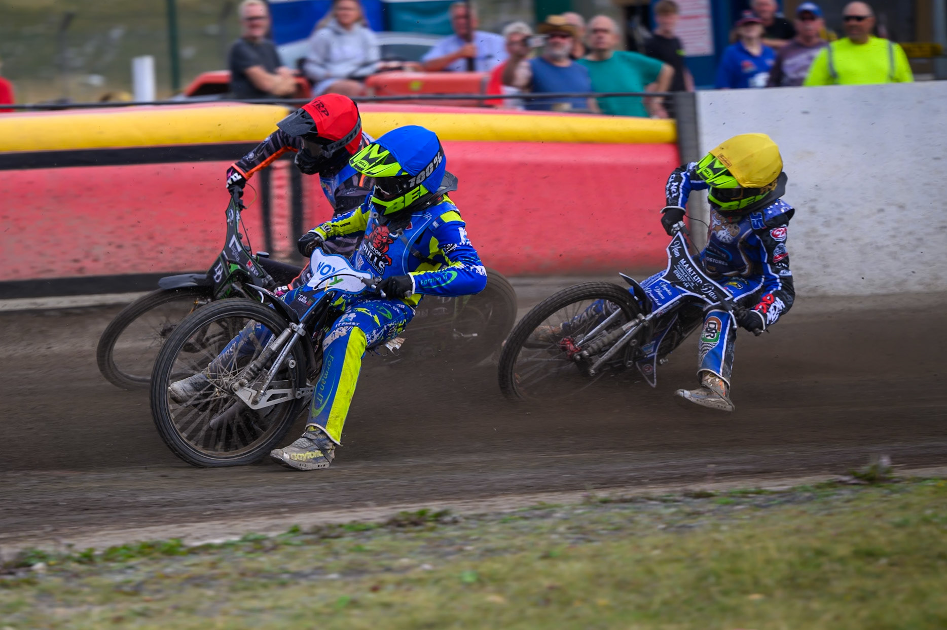 Will Boraston of Buxton Bulls in Yellow falls in the path of Ollie Binns of Kings Lynn Young Stars during the WSRA National Development League match between Buxton Bulls and King's Lynn Young Stars at Hi-Edge Speedway, Buxton on Sunday 9th August 2026. (Photo: Ian Charles | MI News)