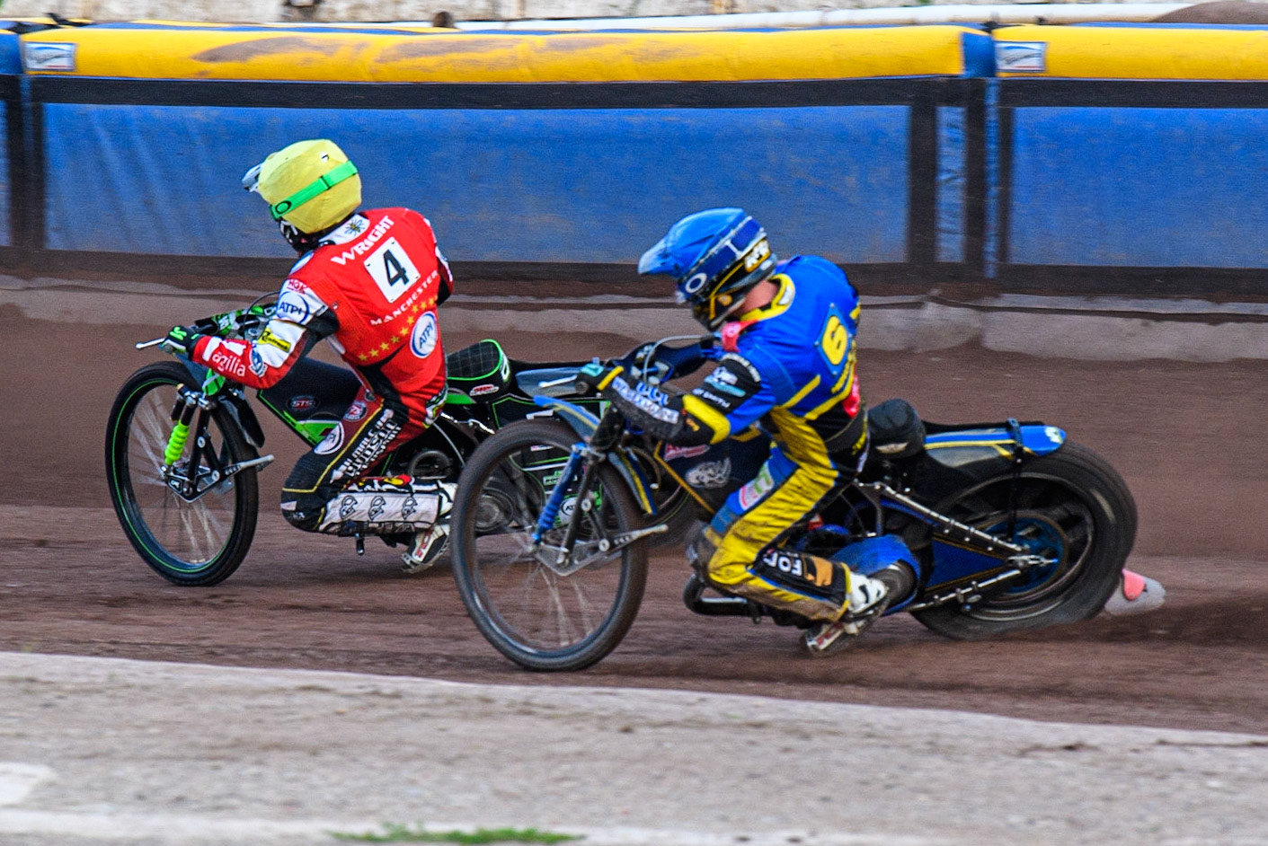 Charles Wright (Yellow) leads Kyle Howarth (Blue) during the Sports Insure Premiership match between Sheffield Tigers and Belle Vue Aces at Owlerton Stadium, Sheffield on Thursday 20th July 2023. (Photo: Ian Charles | MI News)