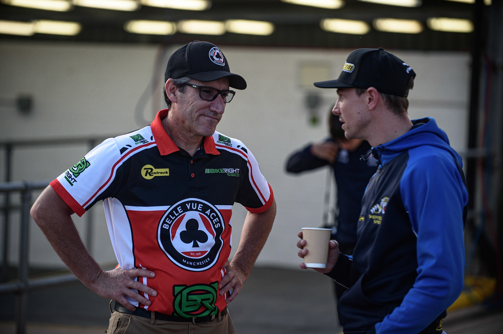 MANCHESTER, UK. SEPT 6TH  Belle Vue BikeRight Aces  Team Manager Mark Lemon  (left) chats with Sheffield TruPlant Tigers  manager Simon Stead  during the SGB Premiership match between Belle Vue Aces and Sheffield Tigers at the National Speedway Stadium, Manchester on Monday 6th September 2021. (Credit: Ian Charles | MI News)