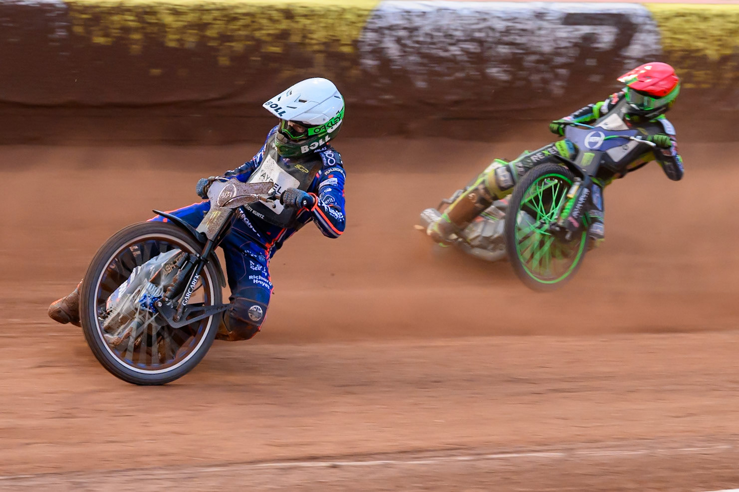 Brady Kurtz (101) of Australia in White leading Patryk Dudek (692) of Poland in Red during the ATPI  FIM Speedway GP of Manchester at the National Speedway Stadium, Manchester on Saturday 6th June 2026. (Photo: Ian Charles | MI News)