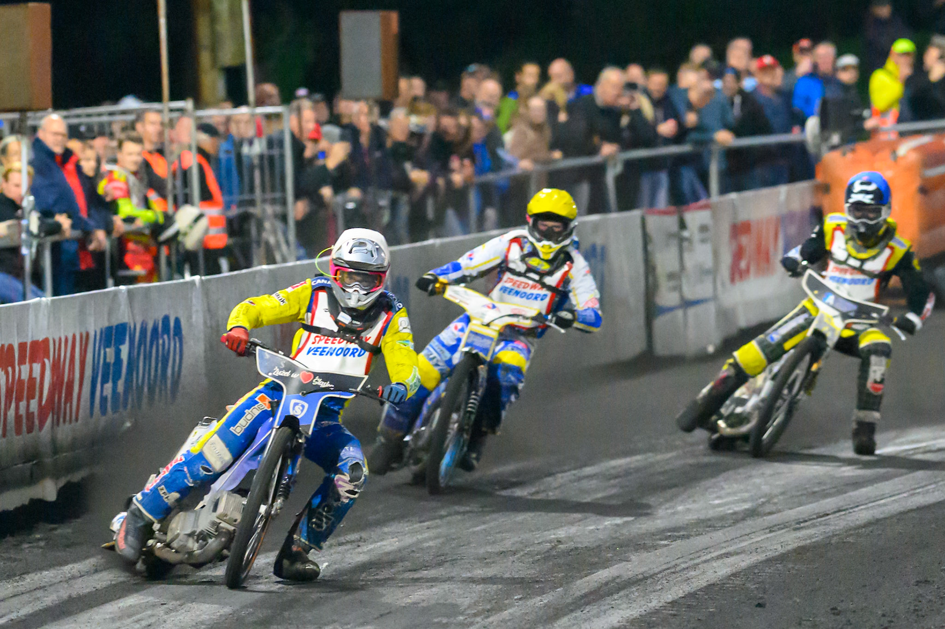 Leon Sziegiel of Poland in White leading \Rasmus Pedersen of Denmark in Yellow  and Mika Meijer of The Netherlands in Blue during the Gouden KENNY Helm at Speedway Veenoord, Veenoord in the Netherlands on Saturday 19th September 2026. (Photo: Ian Charles | MI News)