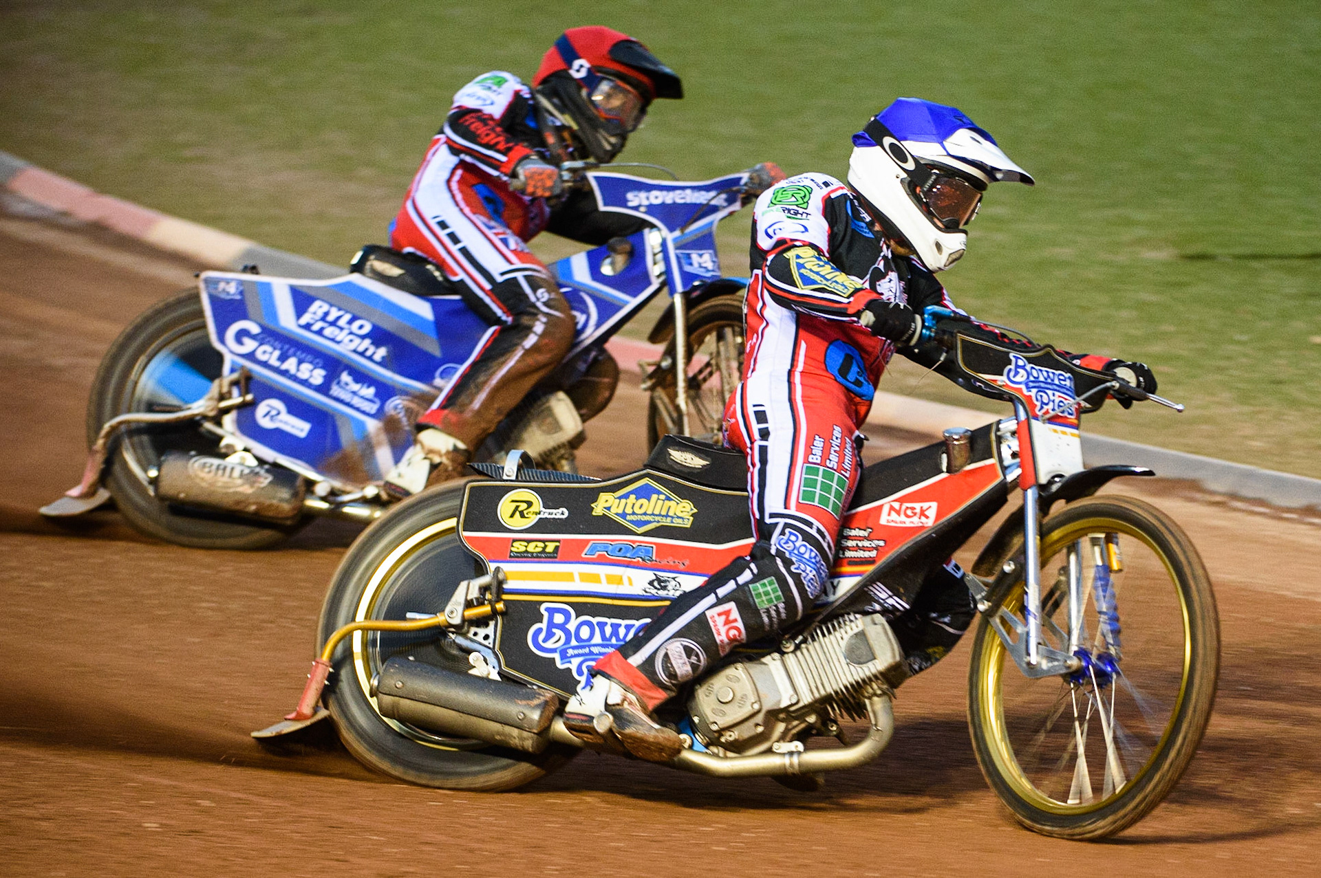 MANCHESTER, SEPT 3RD. Paul Bowen  (Blue) leads Harry McGurk  (Red) during the National Development League match between Belle Vue Aces and Mildenhall Fens Tigers at the National Speedway Stadium, Manchester on Friday 3rd September 2021. (Credit: Ian Charles | MI News)