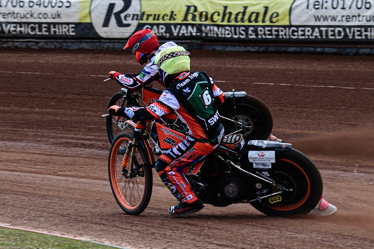 MANCHESTER, UK. APR 15TH  Ben Trigger  (Yellow) chases Connor Coles  (Red)  during the National Development League match between Belle Vue Colts and Plymouth Centurions at the National Speedway Stadium, Manchester on Friday 15th April 2022. (Credit: Ian Charles | MI News)