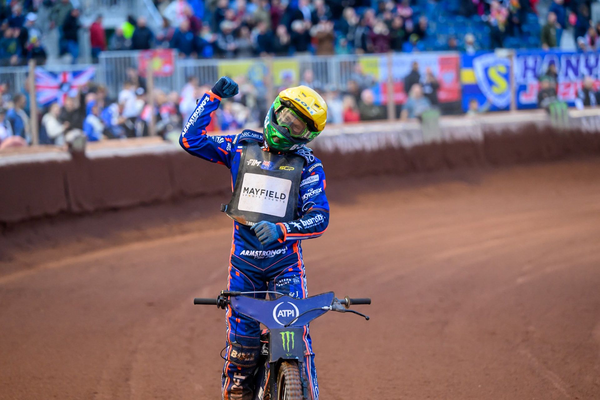 Brady Kurtz (101) of Australia celebrates his win in the Final during the ATPI  FIM Speedway GP of Manchester at the National Speedway Stadium, Manchester on Saturday 6th June 2026. (Photo: Ian Charles | MI News)