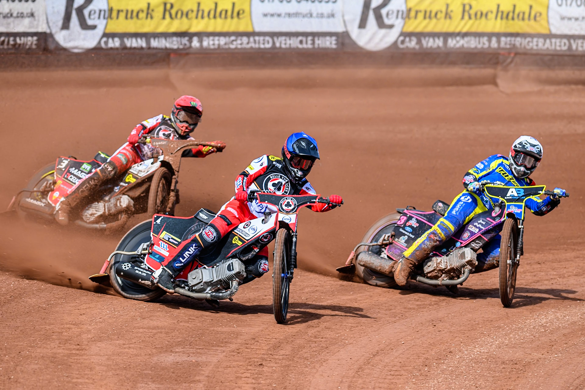 Zach Cook of Belle Vue Aces  in Blue leading Josh Pickering of Sheffield Tigers  in White and Jaimon Lidsey of Belle Vue Aces  in Red during the Rowe Motor Oil Premiership match between Belle Vue Aces and Sheffield Tigers at the National Speedway Stadium, Manchester on Monday 25th August 2025. (Photo: Ian Charles | MI News)