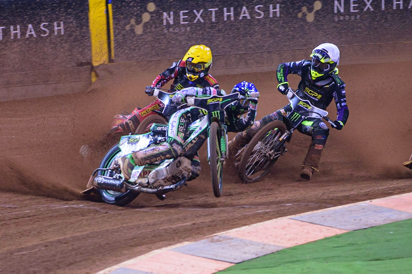 Patryk Dudek (692) (Blue) gets some lift ahead of  Max Fricke (46) (Yellow) and Tom Brennan (17) (White) during the FIM  Speedway Grand Prix of Great Britain at the Principality Stadium, Cardiff on Saturday 13th August 2022. (Credit: Ian Charles | MI News