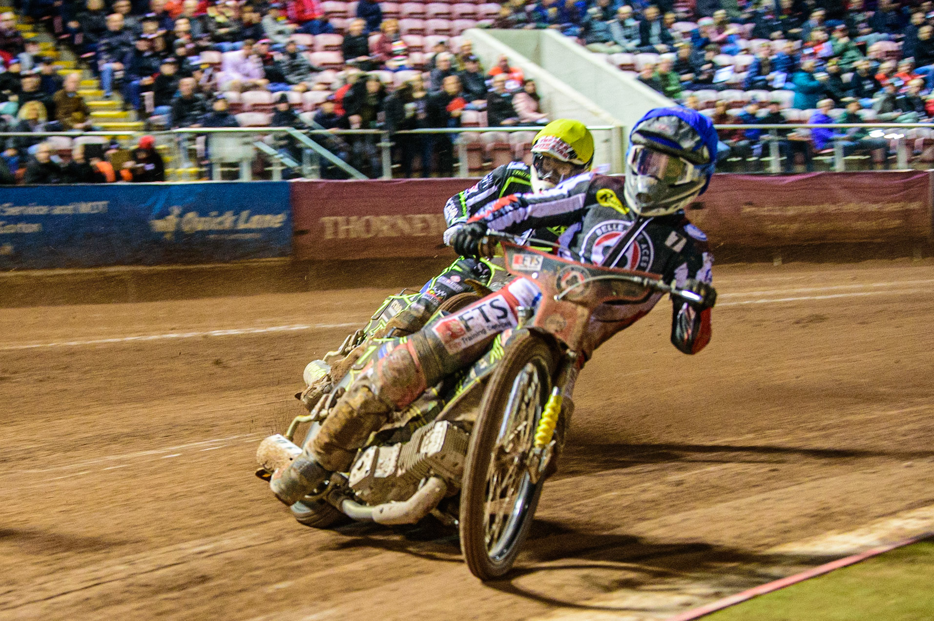 Jye Etheridge  (Blue) leads Anders Rowe  (Yellow) during the SGB Premiership Semi Final 2nd Leg between Belle Vue Aces and Ipswich Witches at the National Speedway Stadium, Manchester on Monday 3rd October 2022. (Credit: Ian Charles | MI News)