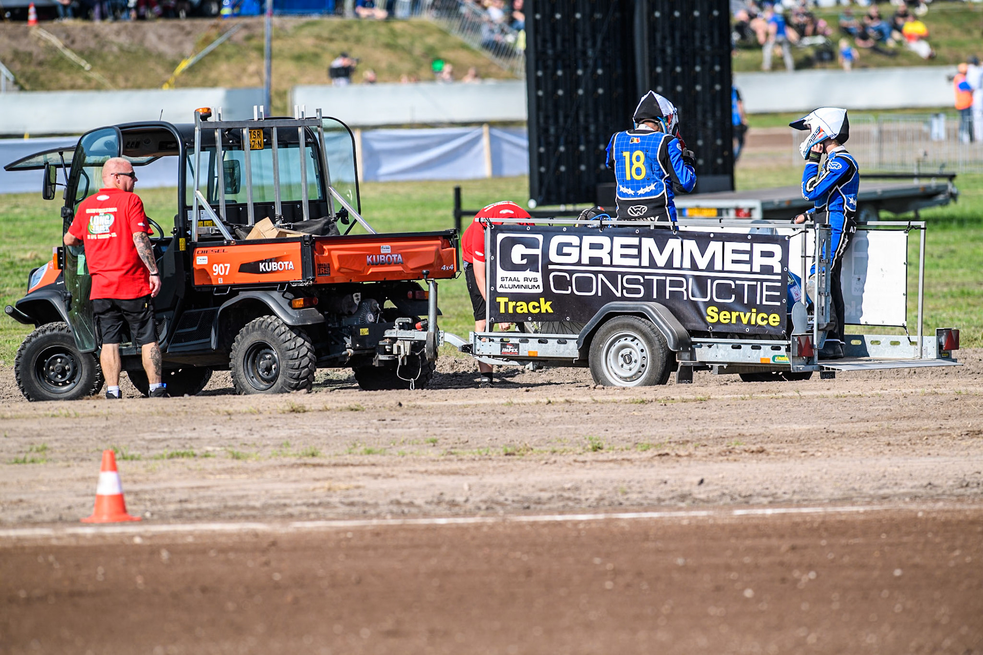 The sc18\ crew are taken back to the pits on the recovery vehicle during the FIM Long Track World Championship Final 5 at the Speed Centre Roden, Roden, Netherlands on Sunday 22nd September 2024. (Photo: Ian Charles | MI News)