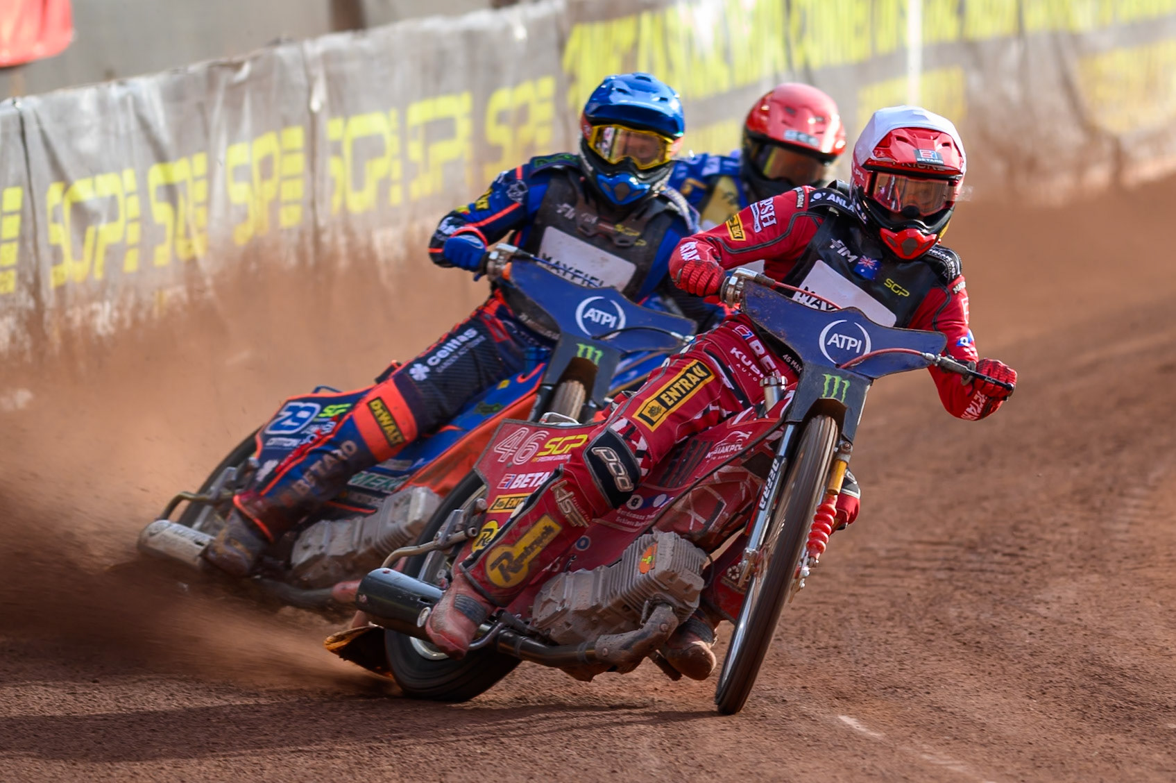 Max Fricke (46) of Australia in White leading Andzejs Lebedevs (29) of Latvia in Blue and Bartosz Zmarzlik (95) of Poland in Red during the ATPI  FIM Speedway GP of Manchester at the National Speedway Stadium, Manchester on Friday 5th June 2026. (Photo: Ian Charles | MI News)