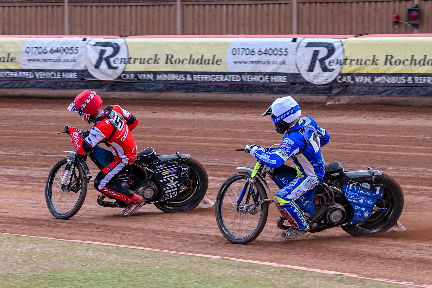 Oxford Chargers' Jody Scott  in White chases Belle Vue Colts' Freddy Hodder  in Red during the WSRA National Development League match between Belle Vue Colts and Oxford Chargers at the National Speedway Stadium, Manchester on Sunday 1st June 2025. (Photo: Ian Charles | MI News)
