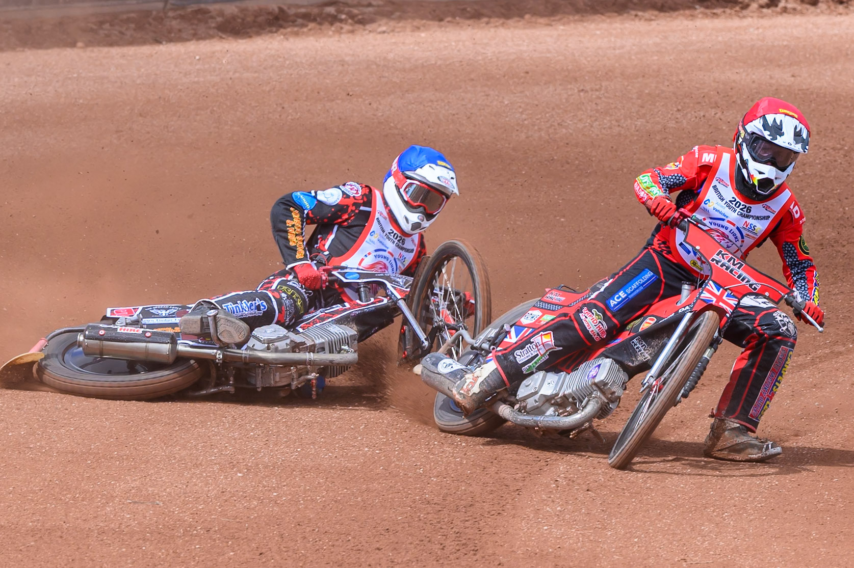 BRITISH YOUTH CHAMPIONSHIP (500cc): Kayden Mundy (8) in Red rides inside Dylan Huthwaite (9)  in Blue who then falls during the British Youth Speedway Championship at the National Speedway Stadium, Manchester on Sunday 10th May 2026. (Photo: Ian Charles | MI News)