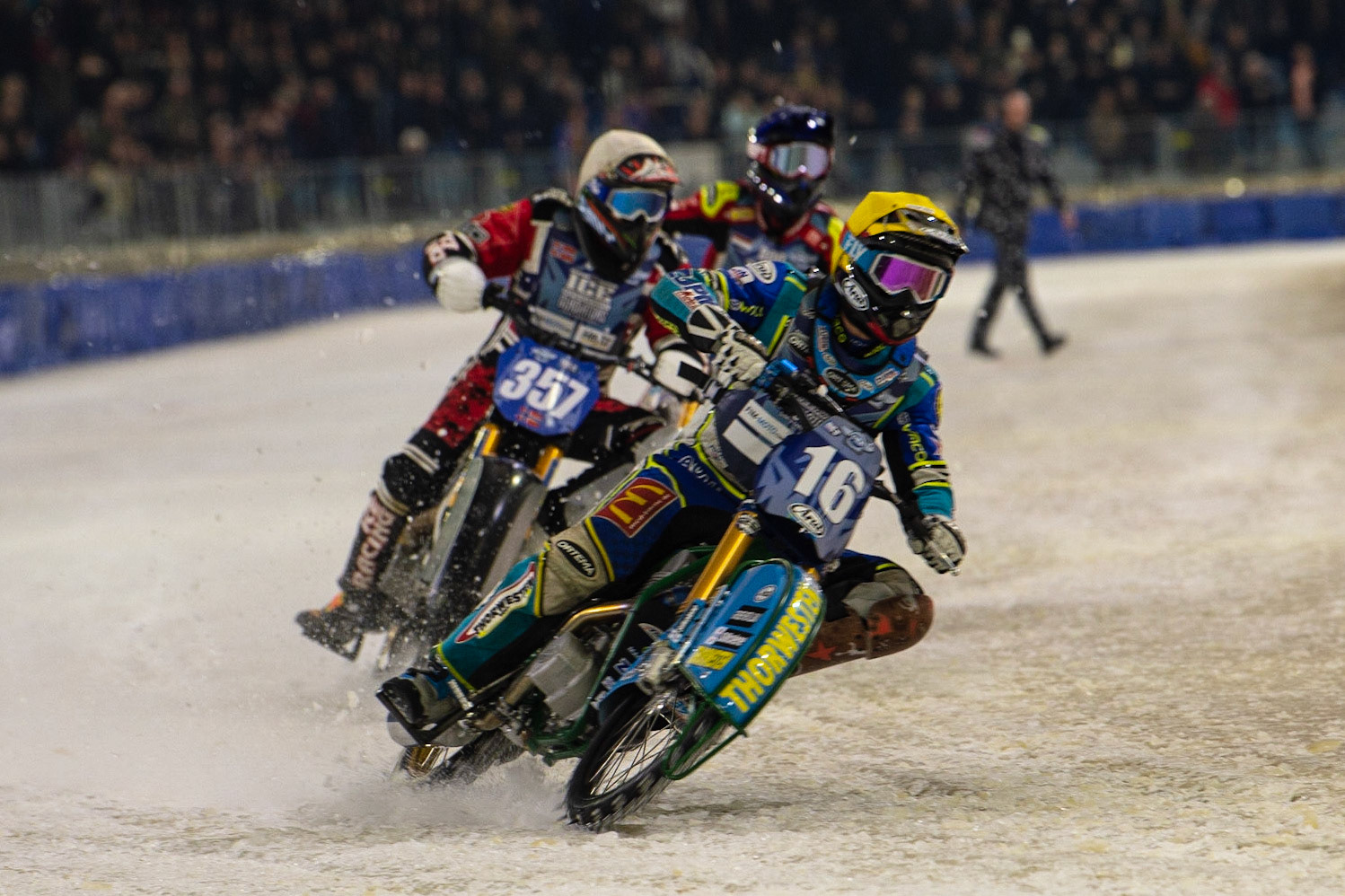 HEERENVEEN, NL. Luca Bauer (16) (Yellow) leads Jo Sætre (357) (White) and Jasper Iwema (800) (Blue) during the FIM Ice Speedway Gladiators World Championship Final 3 at Ice Rink Thialf, Heerenveen on Saturday  2 April 2022. (Credit: Ian Charles | MI News)