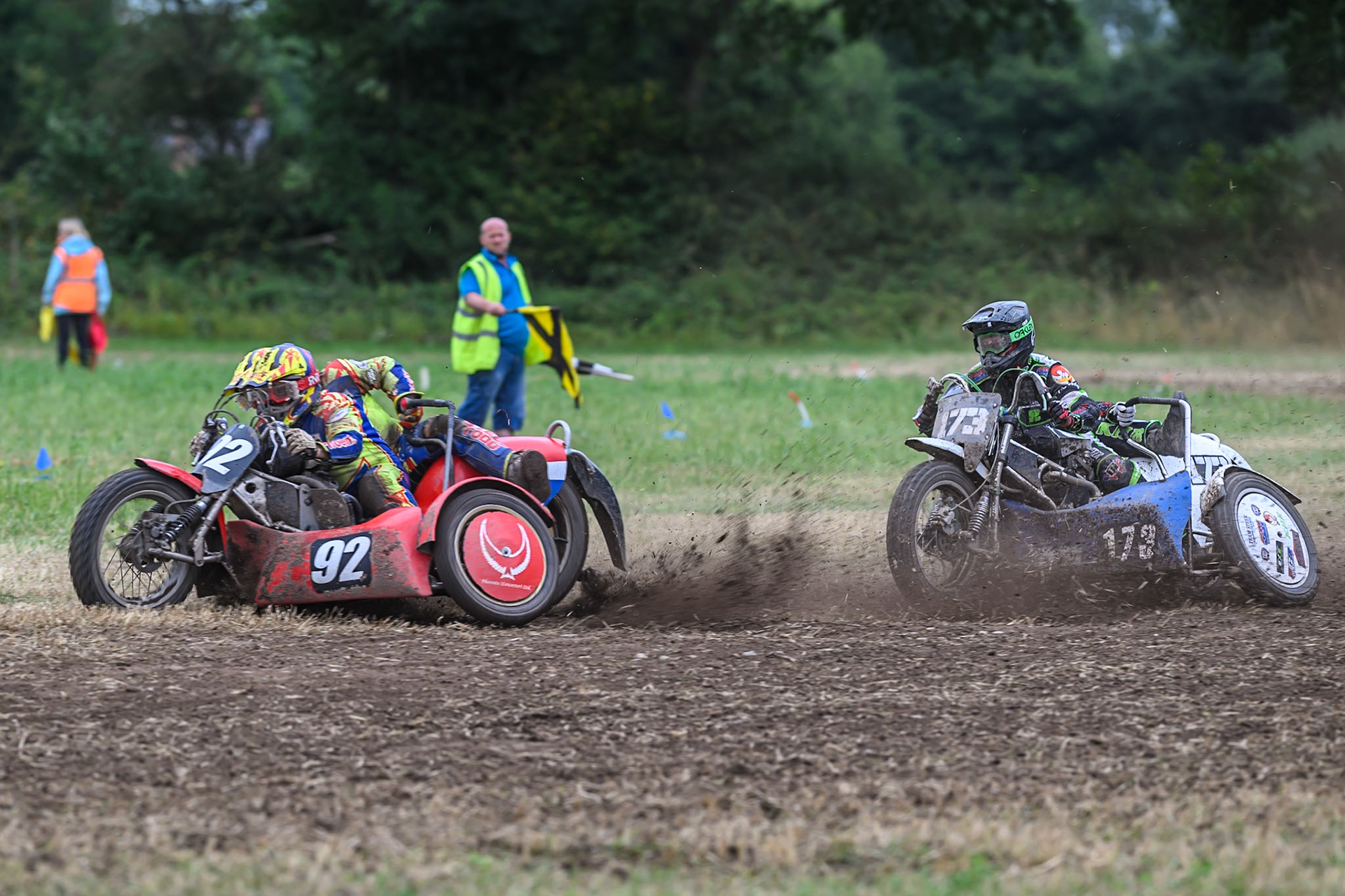 Paul Whitlam and Richard Webb (92) leading Bradley Renolds and Conor Measor (173) in the 1000cc Sidecar class during the ACU Northern Grass Track Riders Championship at Cheshire Grass Track Club, Frog Lane, Knutsford, Cheshire on Sunday 20th July 2025. (Photo: Ian Charles | MI News)