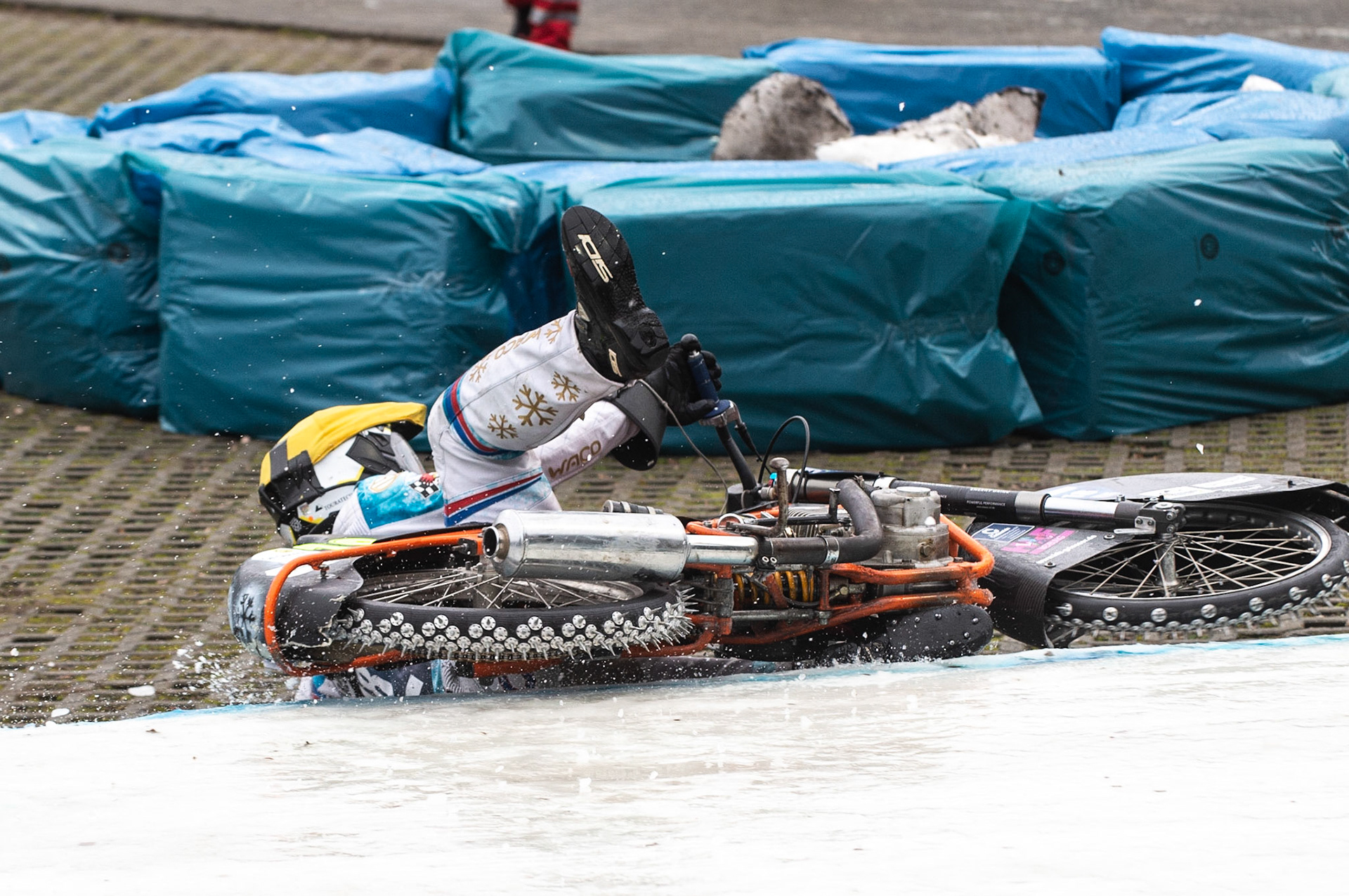 Photo: Ian Charles

Marc Geyer (18) gets into difficulties

FIM Ice Speedway Gladiators World Championship, Final 3.2, Horst-Dohm Eisstadion, Berlin, Germany Sunday  3  March  2019