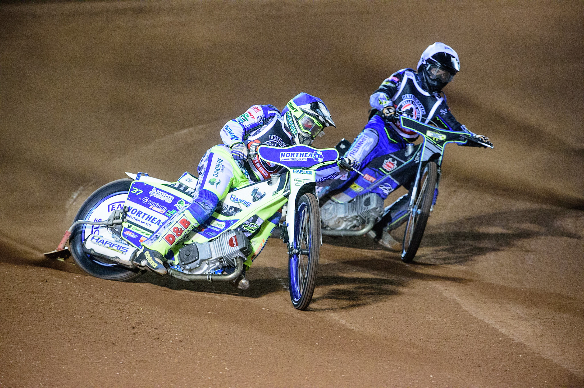 MANCHESTER, UK. OCT 23RD  Chris Harris  (Blue) leads Ryan Douglas  (White) during the Peter Craven Memorial Trophy event at the National Speedway Stadium, Manchester on Saturday 23rd October 2021. (Credit: Ian Charles | MI News)