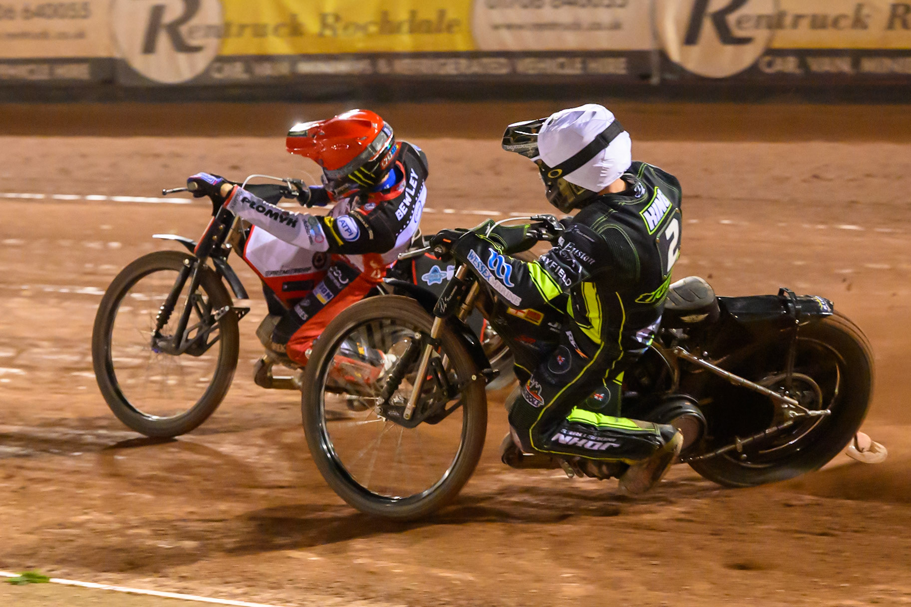 Danny King of Ipswich Witches  in White chases Dan Bewley of Belle Vue Aces  in Red during the Rowe Motor Oil Premiership match between Belle Vue Aces and Ipswich Witches at the National Speedway Stadium, Manchester on Monday 20th April 2026. (Photo: Ian Charles | MI News)