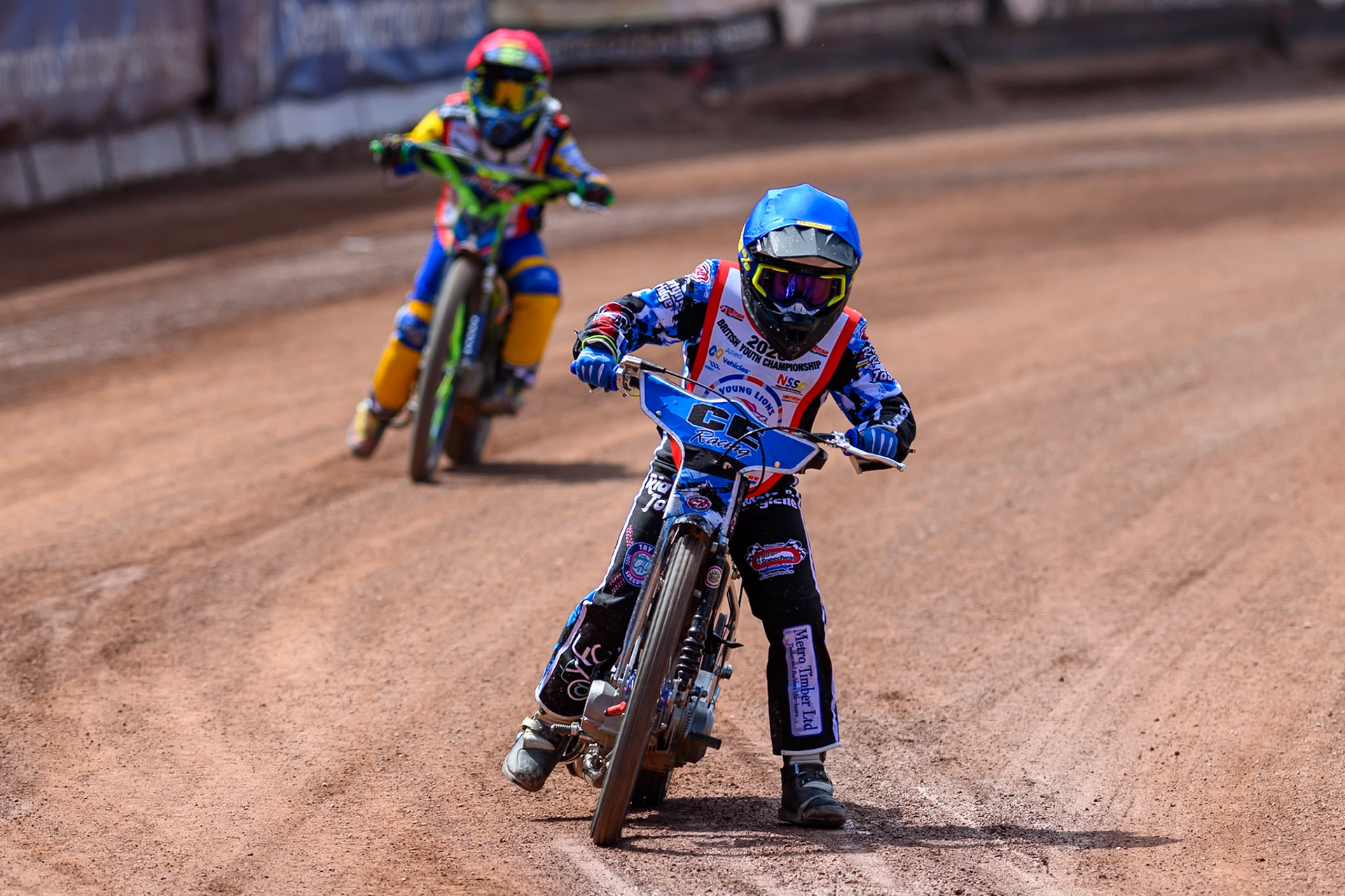 125cc SUPPORT CLASS Cody Evans (183) in Blue leading Ezra McNair (343) in Red during the British Youth Championship (125cc) at the National Speedway Stadium, Manchester on Sunday 19th July 2026. (Photo: Ian Charles | MI News)