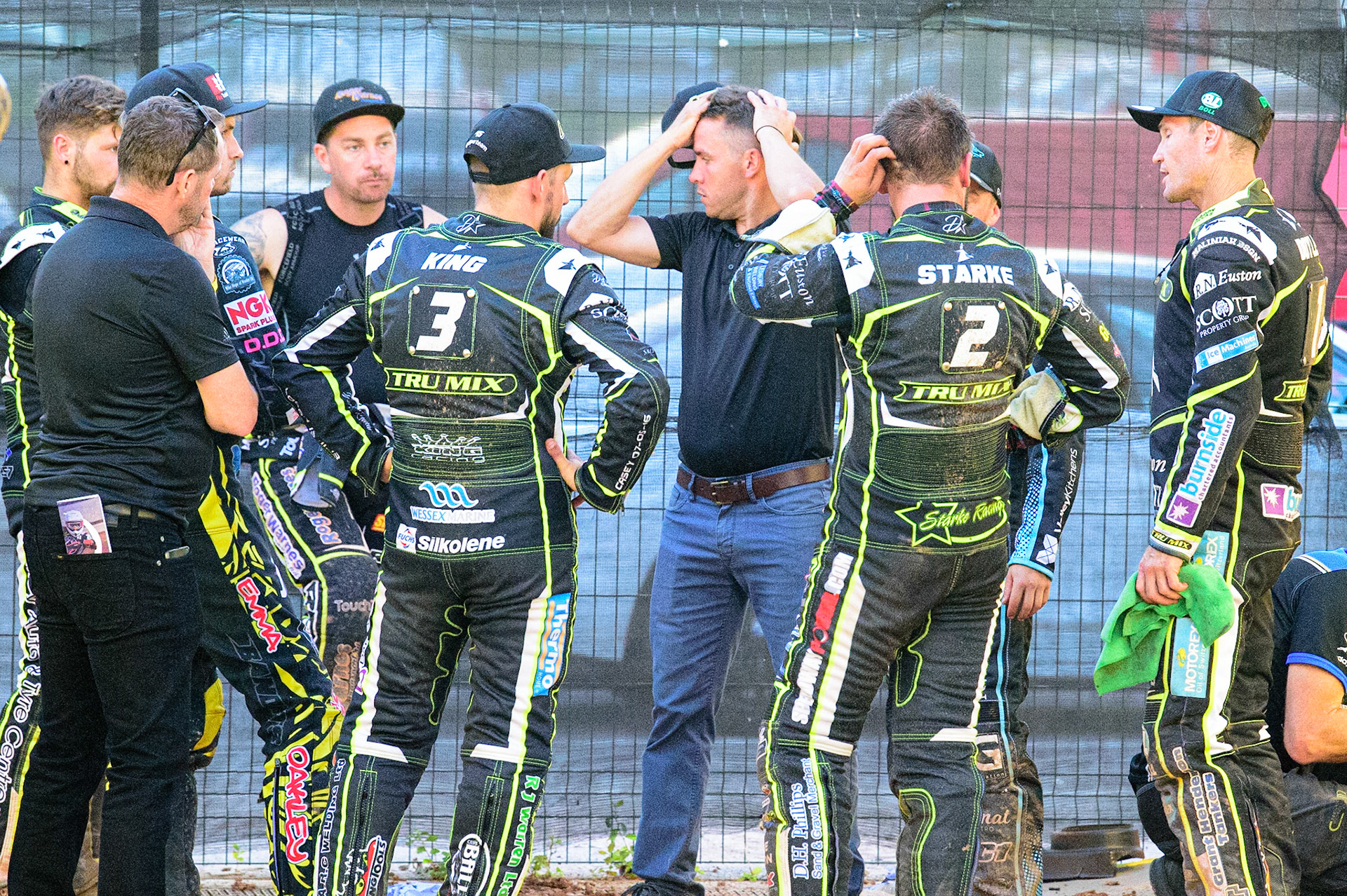 Ipswich team meeting during the interval with the Witches 45-21 down to The Aces during the SGB Premiership match between Belle Vue Aces and Ipswich Witches at the National Speedway Stadium, Manchester on Monday 8th August 2022. (Credit: Ian Charles | MI News)
