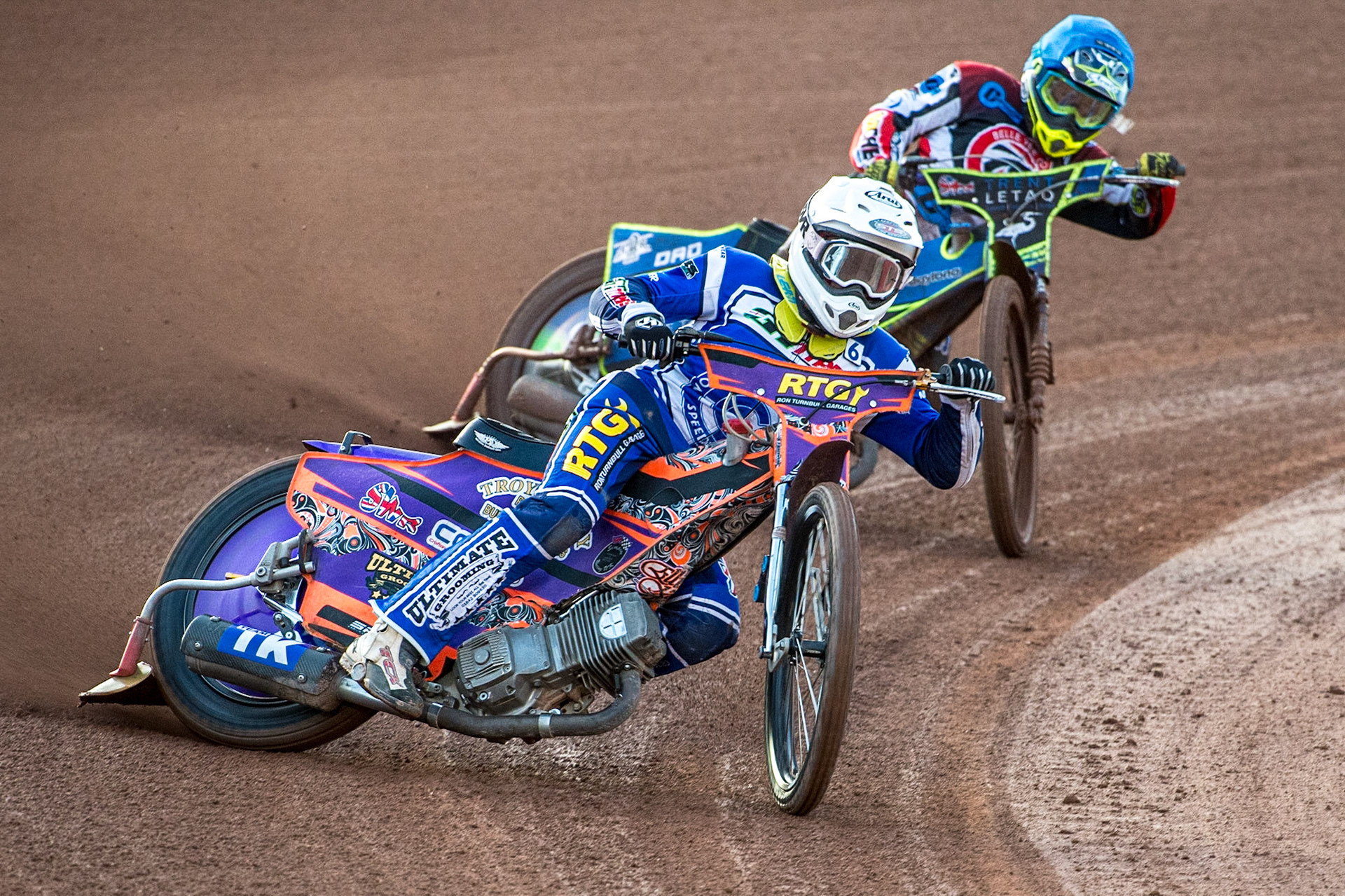 Elliot Kelly (White) leads  Luke Muff (Blue) during the National Development League match between Belle Vue Colts and Workington Comets at the National Speedway Stadium, Manchester on Friday 25th August 2023. (Photo: Ian Charles | MI News)