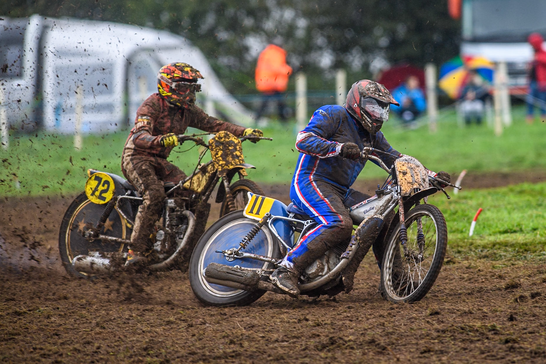 Peter Dugdale (11) leading Glyn Drake (72) in the 500cc Upright Class during the ACU British Upright Championships at Woodhouse Lance, Gawsworth, Cheshire on Sunday 8th September 2024. (Photo: Ian Charles | MI News)