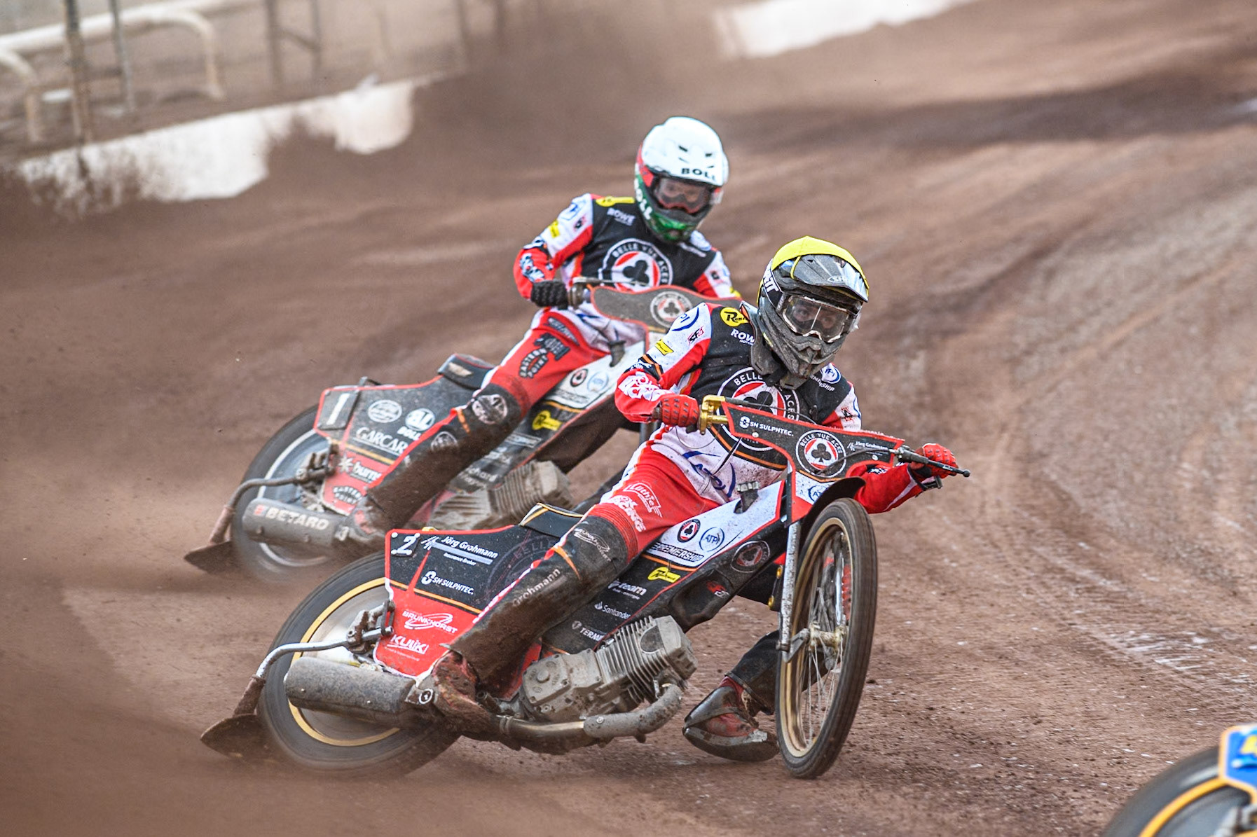 Norick Blödorn of Belle Vue Aces in Yellow leading Jack Holder of Sheffield Tigers in White during the Rowe Motor Oil Premiership match between Sheffield Tigers and Belle Vue Aces at Owlerton Stadium, Sheffield on Monday 5th May 2025. (Photo: Ian Charles | MI News)