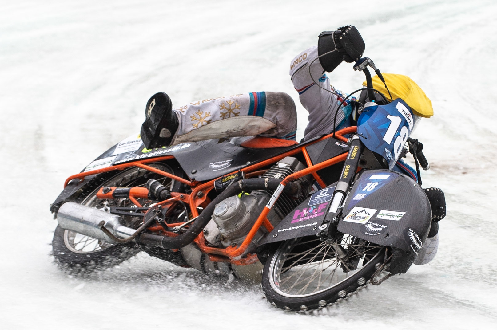 Photo: Ian Charles

Marc Geyer (18) gets into difficulties

FIM Ice Speedway Gladiators World Championship, Final 3.2, Horst-Dohm Eisstadion, Berlin, Germany Sunday  3  March  2019