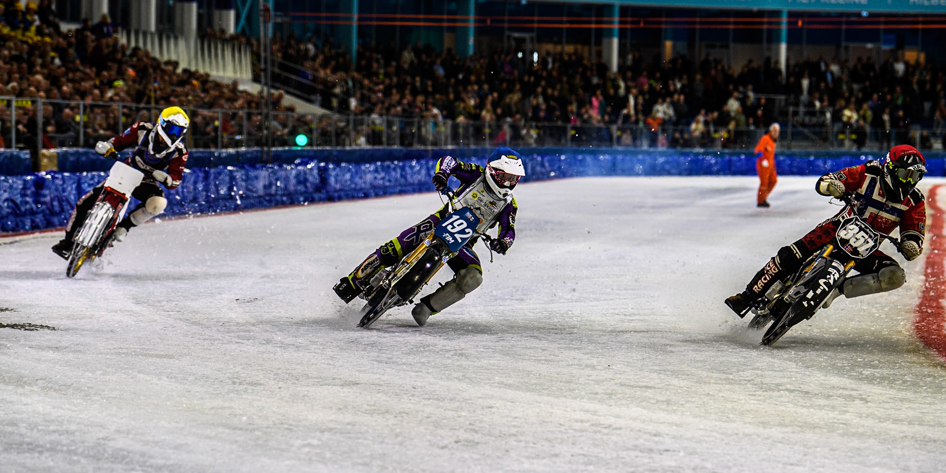 Jo Saetre of Norway in Red rides inside Paul Cooper of Great Britain in Blue and Robin Häggström of Sweden in Yellow during the Roelof Thijs Bokaal, Ice Rink Thialf, Heerenveen, Netherlands on Friday 4th April 2025. (Photo: Ian Charles | MI News)