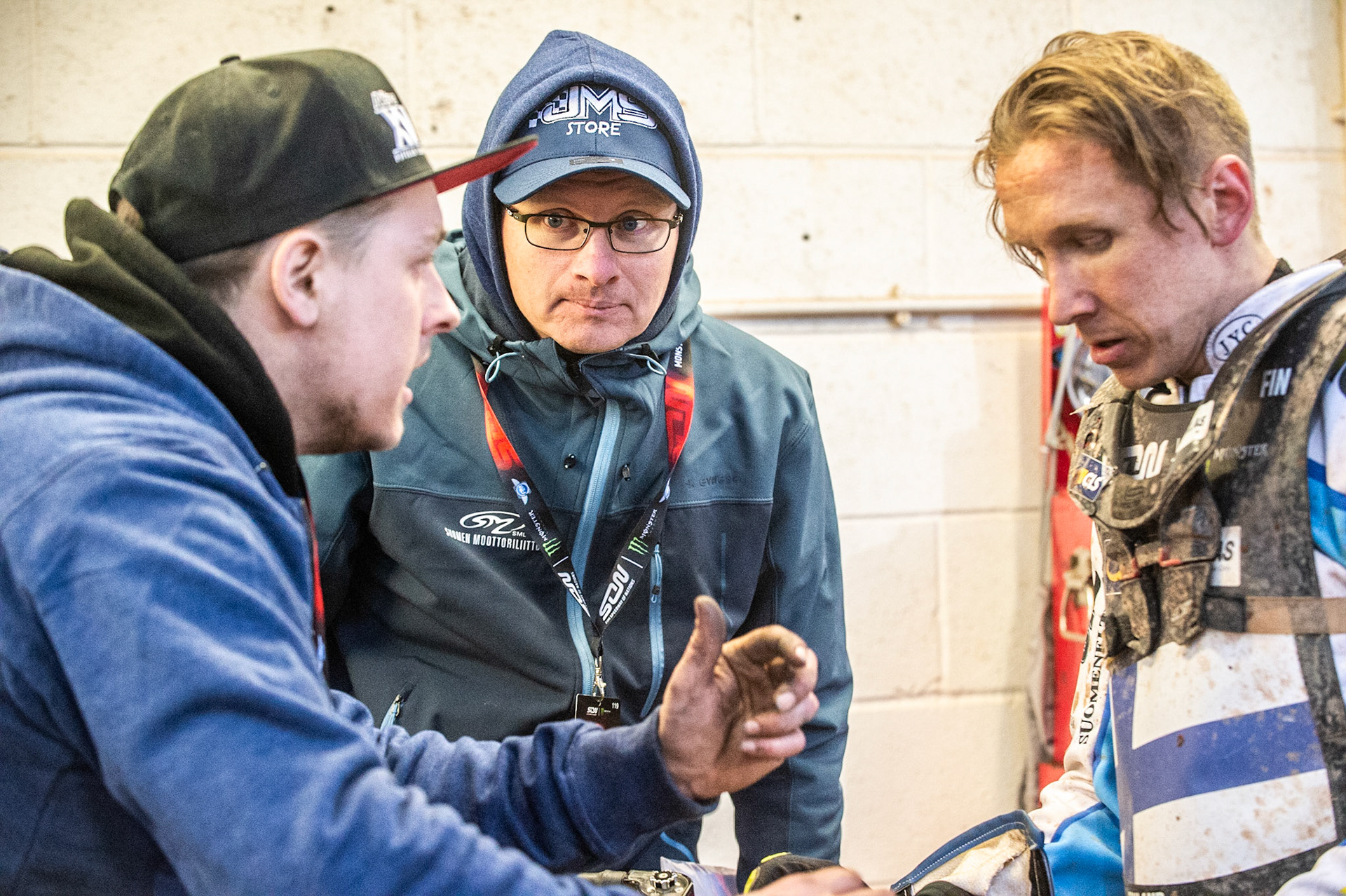 Photo: Ian Charles

Finnish manager Jiri Palomäki (centre) listens as Tero Aarnio and his mechanic discuss their options 


Monster Energy FIM Speedway Of Nations, Race Off 2, Belle Vue National Speedway Stadium, Manchester 7 May  2019