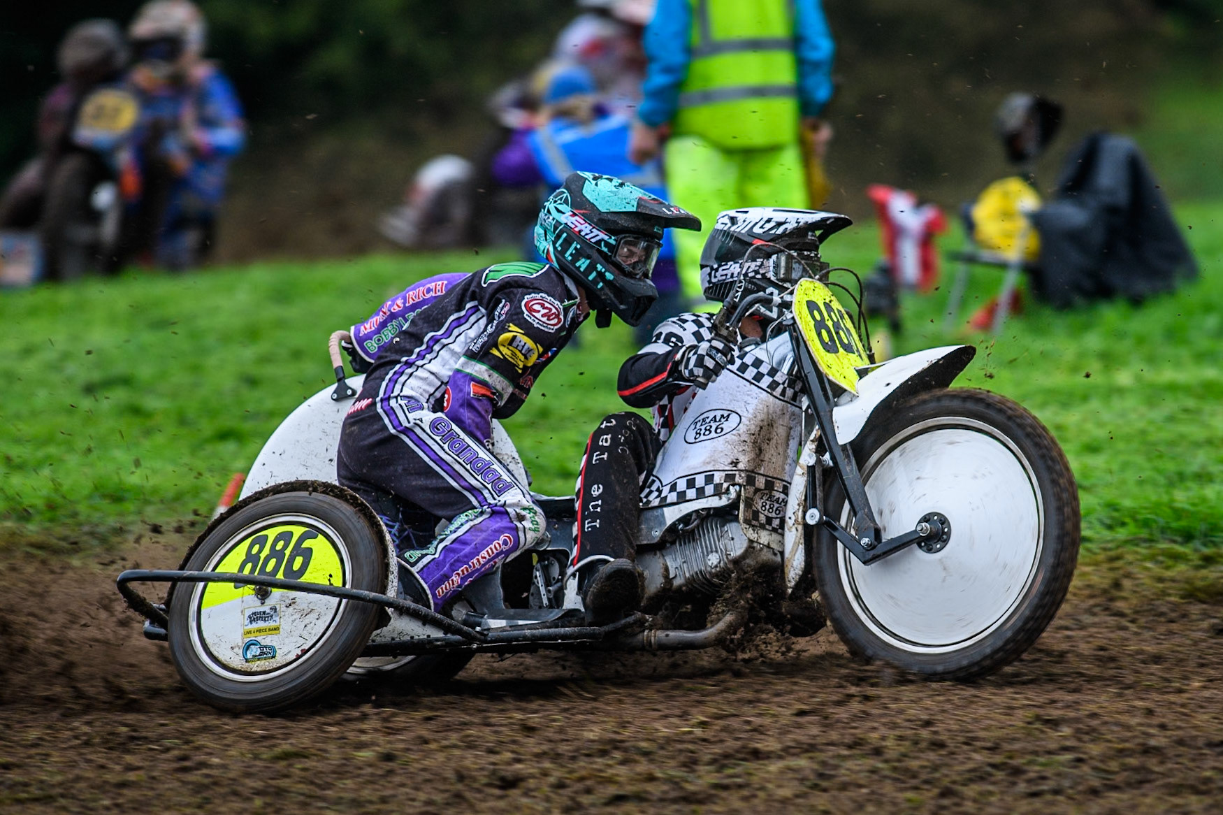 Phill Rowlands &amp; Tom Rowlands (886) in action in the 500cc Sidecar Class during the ACU British Upright Championships at Woodhouse Lance, Gawsworth, Cheshire on Sunday 8th September 2024. (Photo: Ian Charles | MI News)