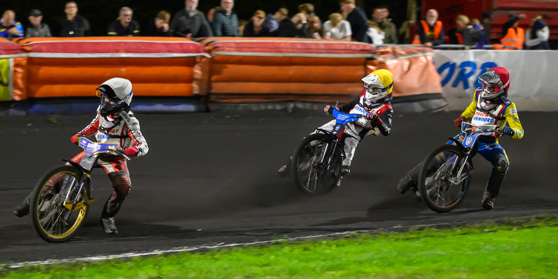 Jacob D. Jensen of Denmark in White leading Leon Sziegiel of Poland in Red  and Cristian Zubillaga of Argentina in Yellow during the Gouden KENNY Helm at Speedway Veenoord, Veenoord in the Netherlands on Saturday 19th September 2026. (Photo: Ian Charles | MI News)