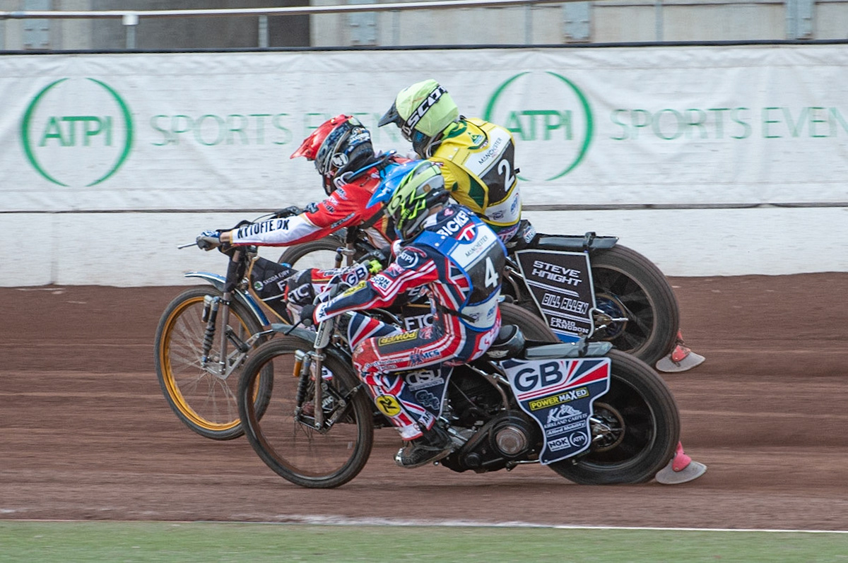 Photo: Ian Charles

Kyle Bickley (Blue) inside Frederik Jacobsen (Red) and Jordan Stewart (Yellow) 

FIM Team Speedway U-21 World Championship, National Speedway Stadium, Manchester Friday 12 July  2019