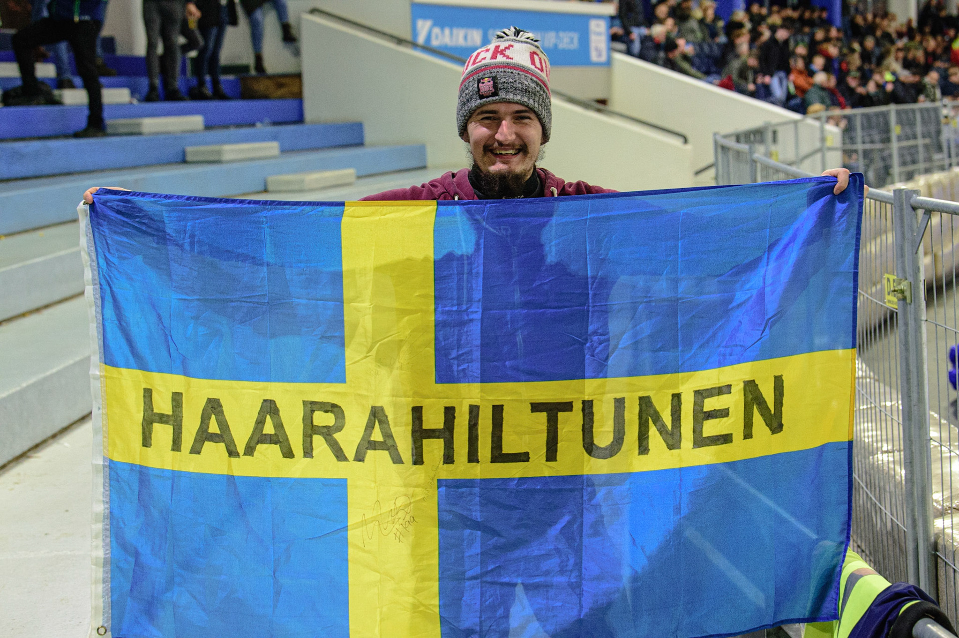 HEERENVEEN, NL. APR 1. Herman, a fan of Swedish Champion Martin Haarahiltunen  during the ROLOEF THIJS BOKAAL  at Ice Rink Thialf, Heerenveen on Friday 1st April 2022. (Credit: Ian Charles | MI News)