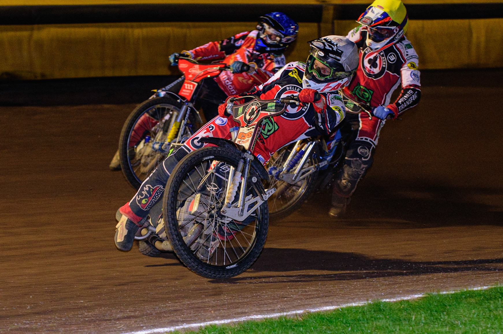 PETERBOROUGH, UK. OCT 14TH Dan Bewley  (White) inside Bjarne Pedersen  (Blue) with Steve Worrall   (Yellow) behind during the SGB Premiership Grand Final 2nd leg between Peterborough and Belle Vue Aces at East of England Showground, Peterborough on Thursday 14th October 2021. (Credit: Ian Charles | MI News)