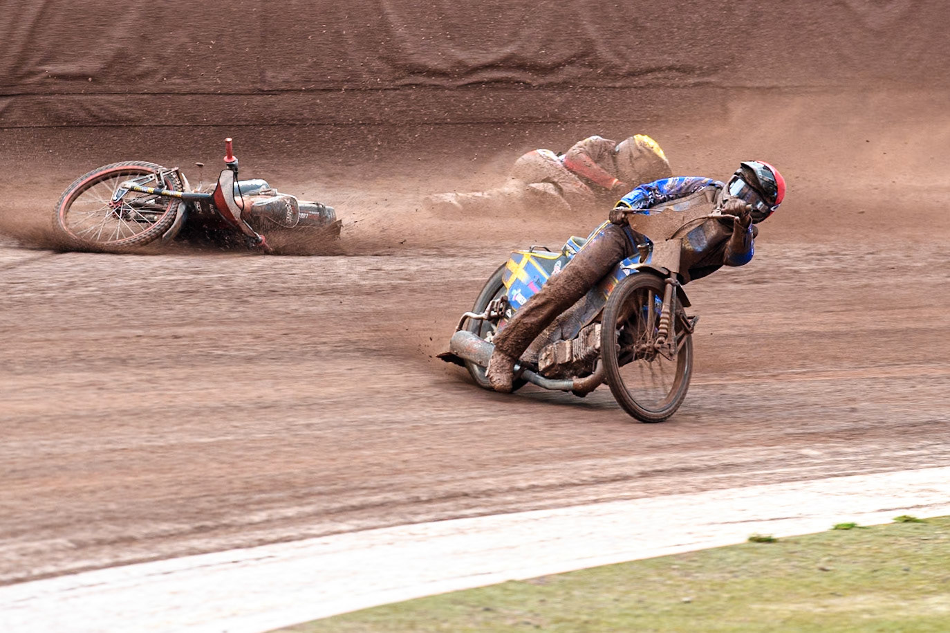 Bartosz Banbor of Poland falls behind Philip Hellström-Bängs of Sweden in Red during the Monster Energy FIM Speedway of Nations 2 (Under 21) Final at the National Speedway Stadium, Manchester on Friday 12th July 2024. (Photo: Ian Charles | MI News)