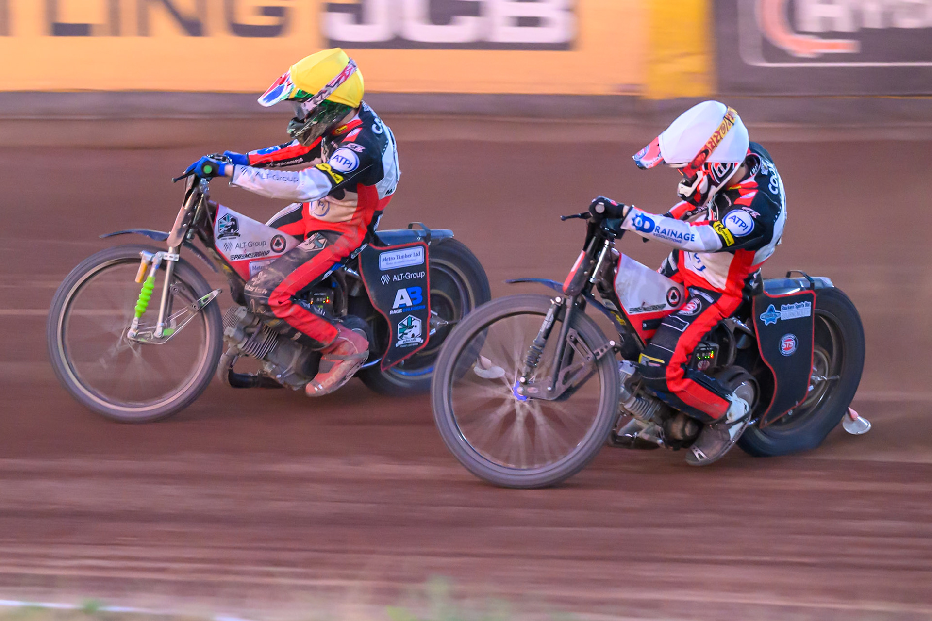 Will Cairns of Belle Vue Aces in Yellow leading Zach Cook of Belle Vue Aces  in White during the Rowe Motor Oil Premiership match between Leicester Lions and Belle Vue Aces at the Hydroscan Arena, Leicester on Thursday 23rd July 2026. (Photo: Ian Charles | MI News)