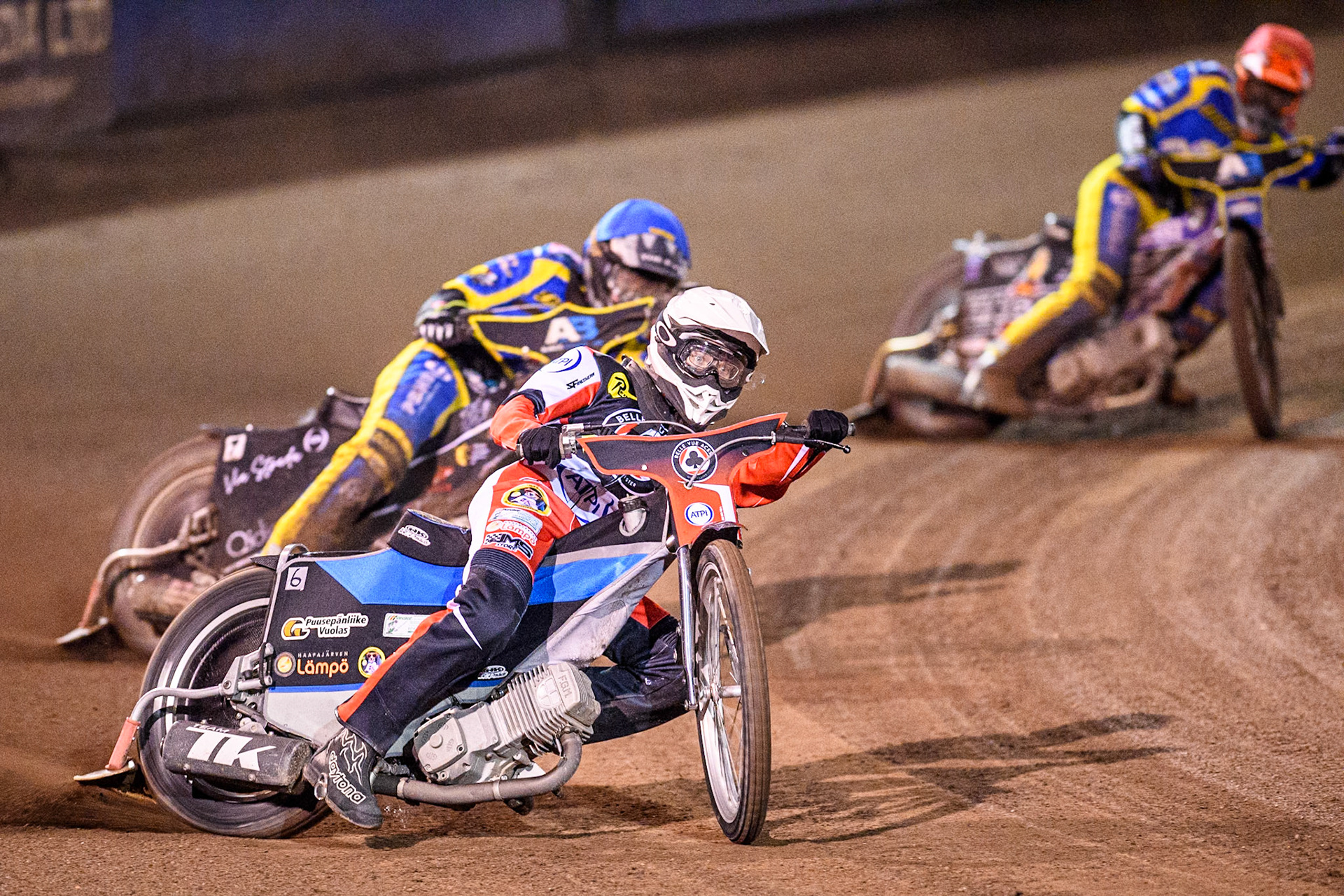 Belle Vue Aces' Antti Vuolas  in White leading Sheffield Tigers' Dan Gilkes  in Blue and Sheffield Tigers' Jason Edwards  in Red during the Rowe Motor Oil Premiership Play Off Semi Final 2nd leg between Sheffield Tigers and Belle Vue Aces at Owlerton Stadium, Sheffield on Thursday 19th September 2024. (Photo: Ian Charles | MI News)