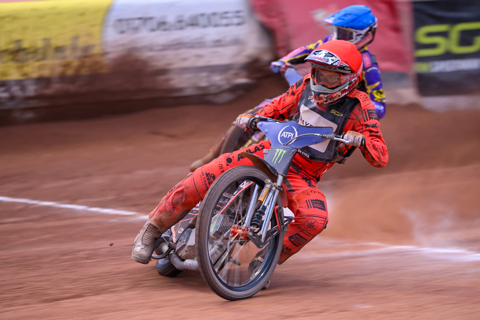 Jan Kvech (201) of Czech Republic in Red leading Kacper Woryna (223) of Poland in Blue during the ATPI  FIM Speedway GP of Manchester at the National Speedway Stadium, Manchester on Saturday 6th June 2026. (Photo: Ian Charles | MI News)