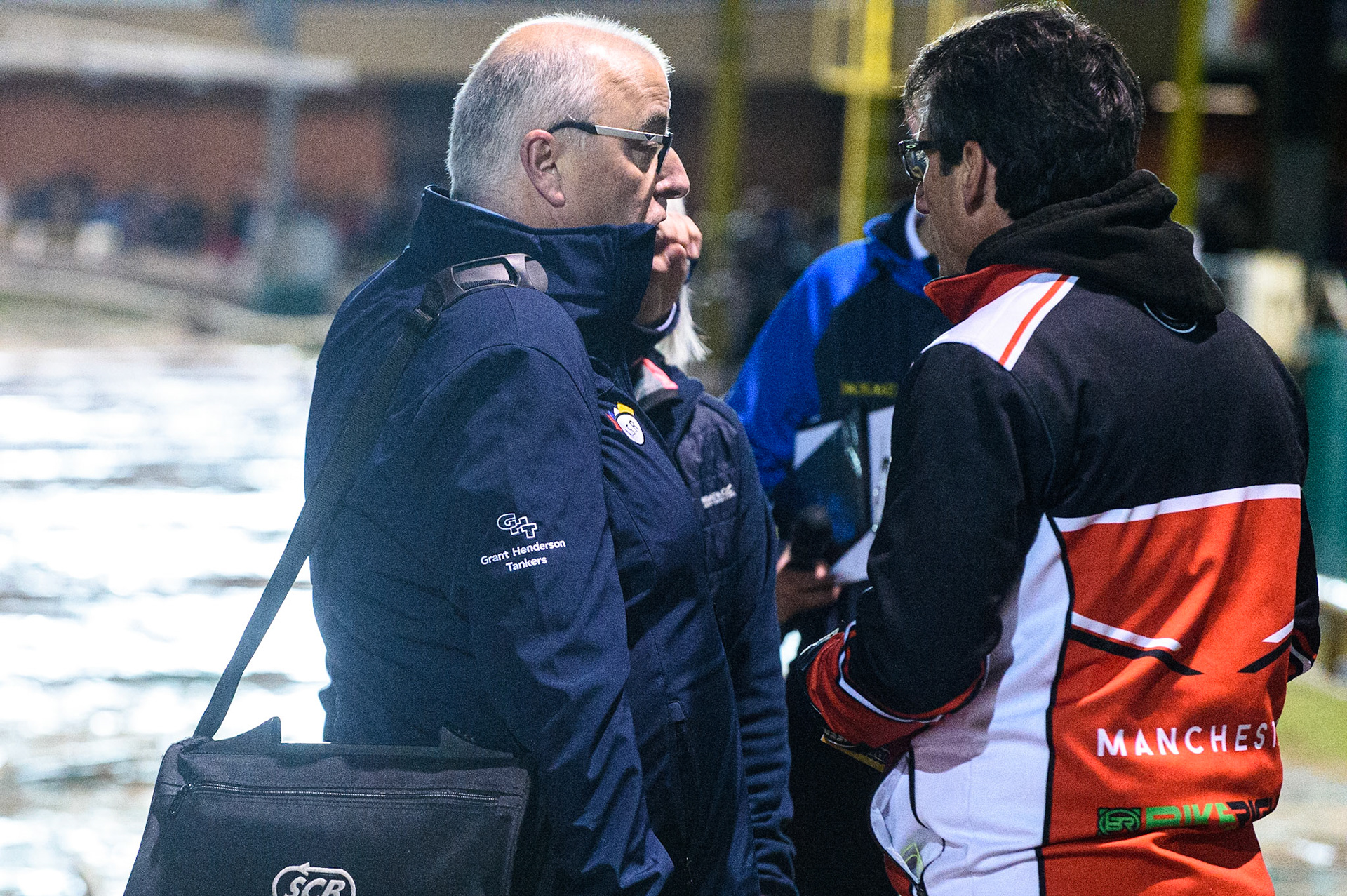 SHEFFIELD, UK. OCT 4THBelle Vue BikeRight Aces  Manager Mark Lemon  in discussion with Referee Phil Griffin (left) during the SGB Premiership Semi Final Playoff 1st Leg between Sheffield Tigers and Belle Vue Aces at Owlerton Stadium, Sheffield on Monday 4th October 2021. (Credit: Ian Charles | MI News)