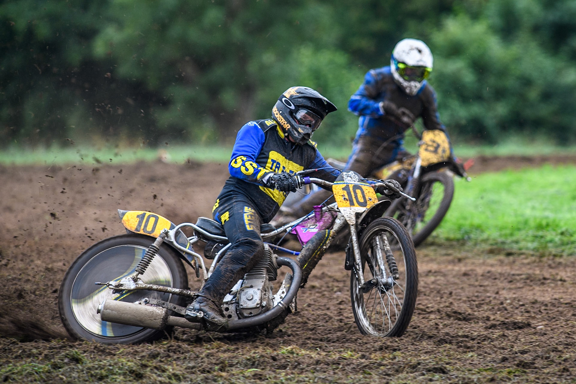 Tony Atkin (10) leading in the 500cc Upright Class during the ACU British Upright Championships at Woodhouse Lance, Gawsworth, Cheshire on Sunday 8th September 2024. (Photo: Ian Charles | MI News)