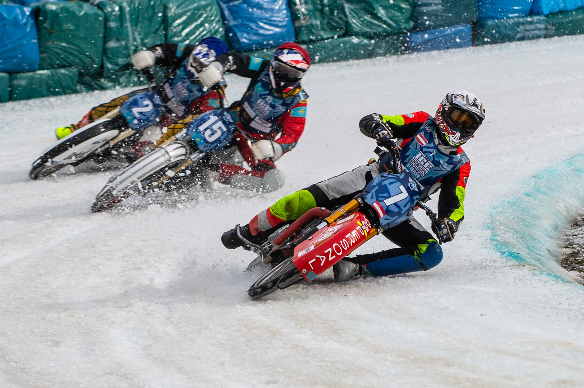 BERLIN GERMANY  - March 1  Harald Simon (White) leads  Vladimir Cheblokov (Blue) and Denis Slepuchin (Red)  during the Ice Speedway of Nations at the Horst-Dohm-Eisstadion, Berlin,  on Sunday 1 March 2020. (Credit: Ian Charles | MI News)